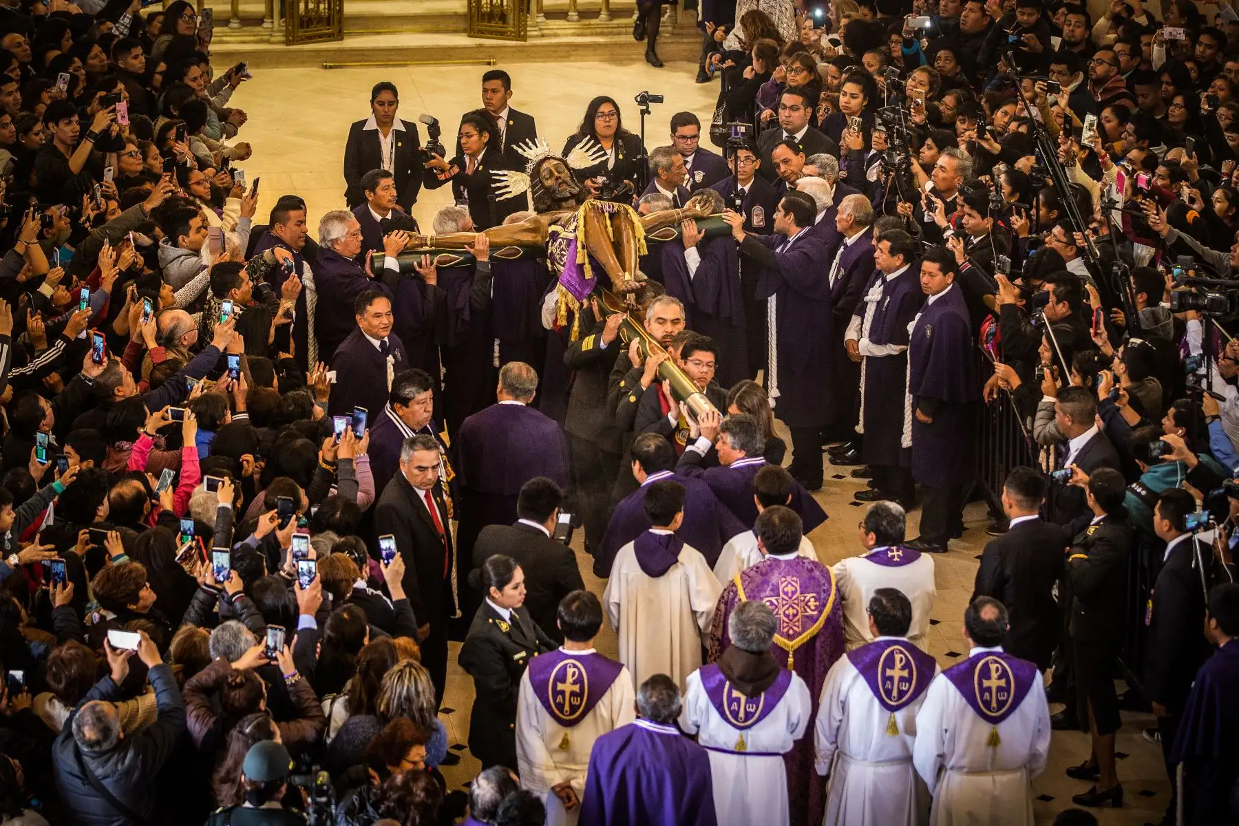 Ica celebra hoy la tradicional procesión del Señor de Luren, la imagen más venerada del catolicismo en Ica, una manifestación religiosa que congrega a miles de devotos. Foto: Genry Emerson Bautista