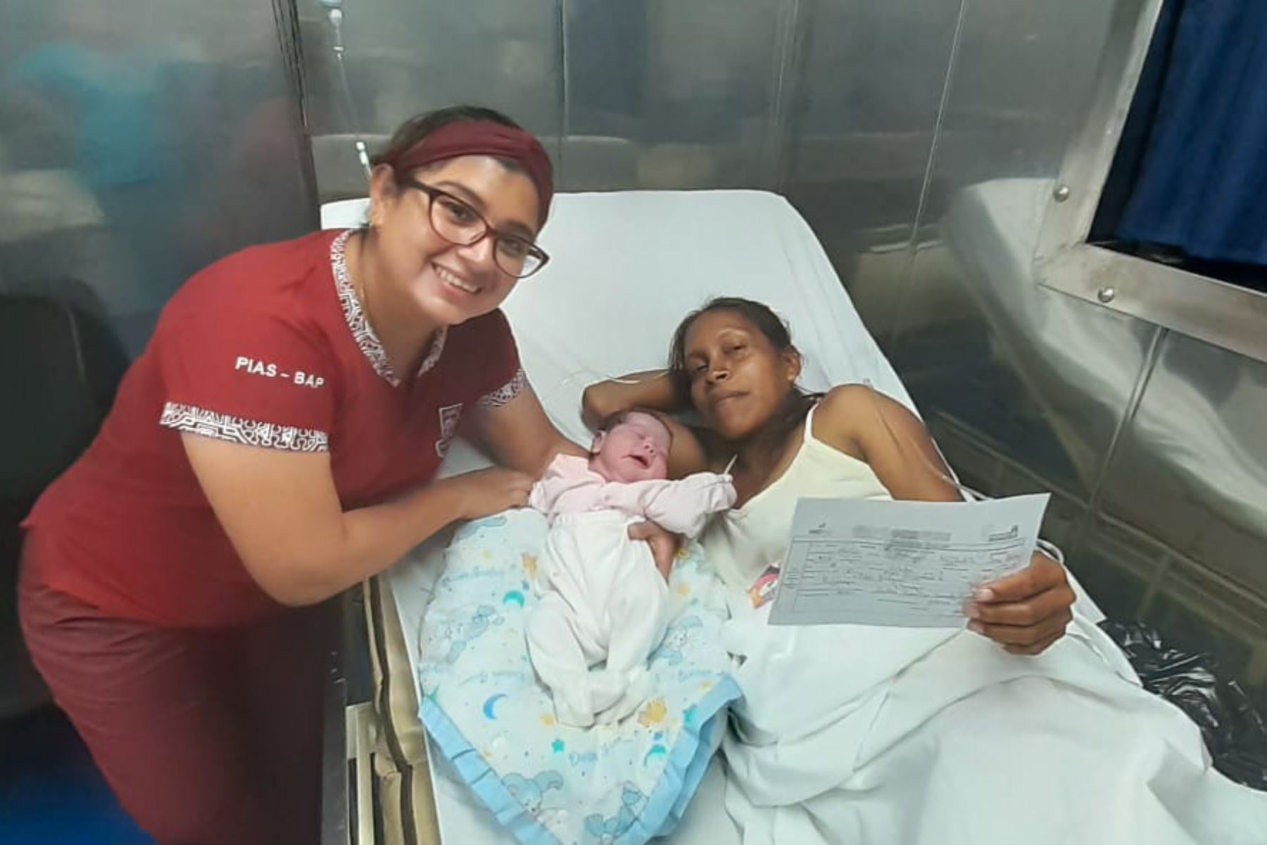 Susan Sherader trajo al mundo a la pequeña Cinthia Kathleen a bordo de la PIAS Río Putumayo I durante la IV Campaña de Acción Social, desarrollada en Loreto.