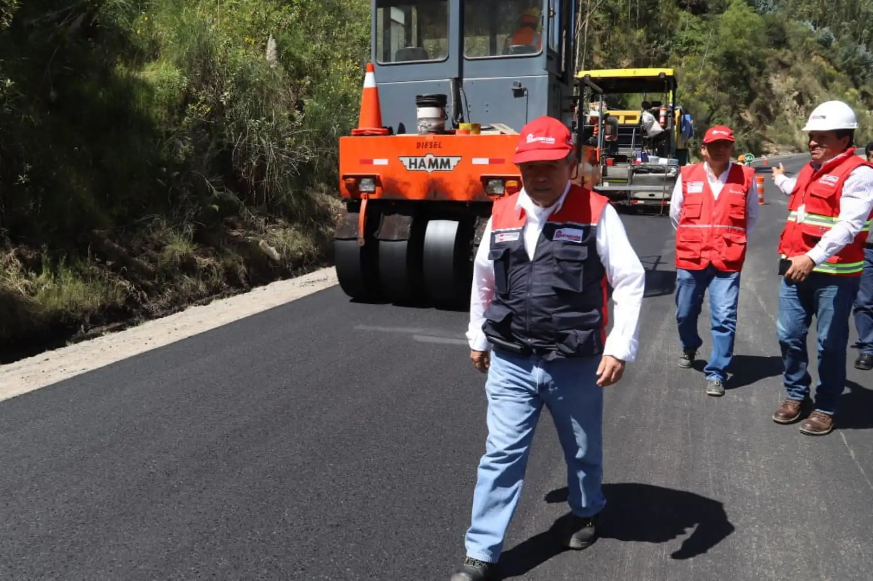Con recursos transferidos a ministerios, gobiernos regionales y municipios se ejecutarán obras de reconstrucción en 10 regiones.