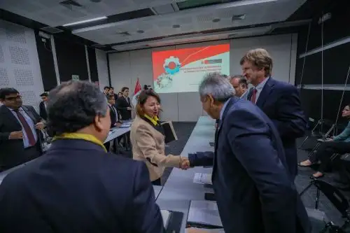Ministra de la Producción, Rocío Barrios, en reunión con representantes de industriales y gremios empresariales. Foto: Cortesía.
