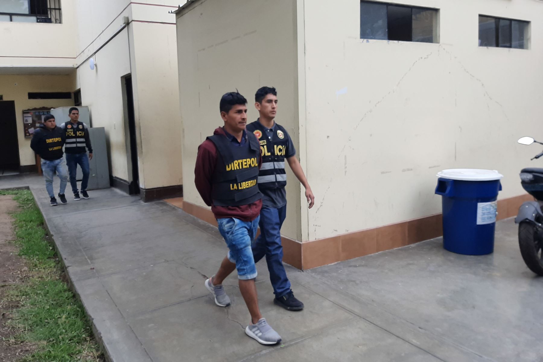 Policía de La Libertad captura a tres presuntos delincuentes y recupera S/ 6,500 en Paiján. ANDINA/Difusión
