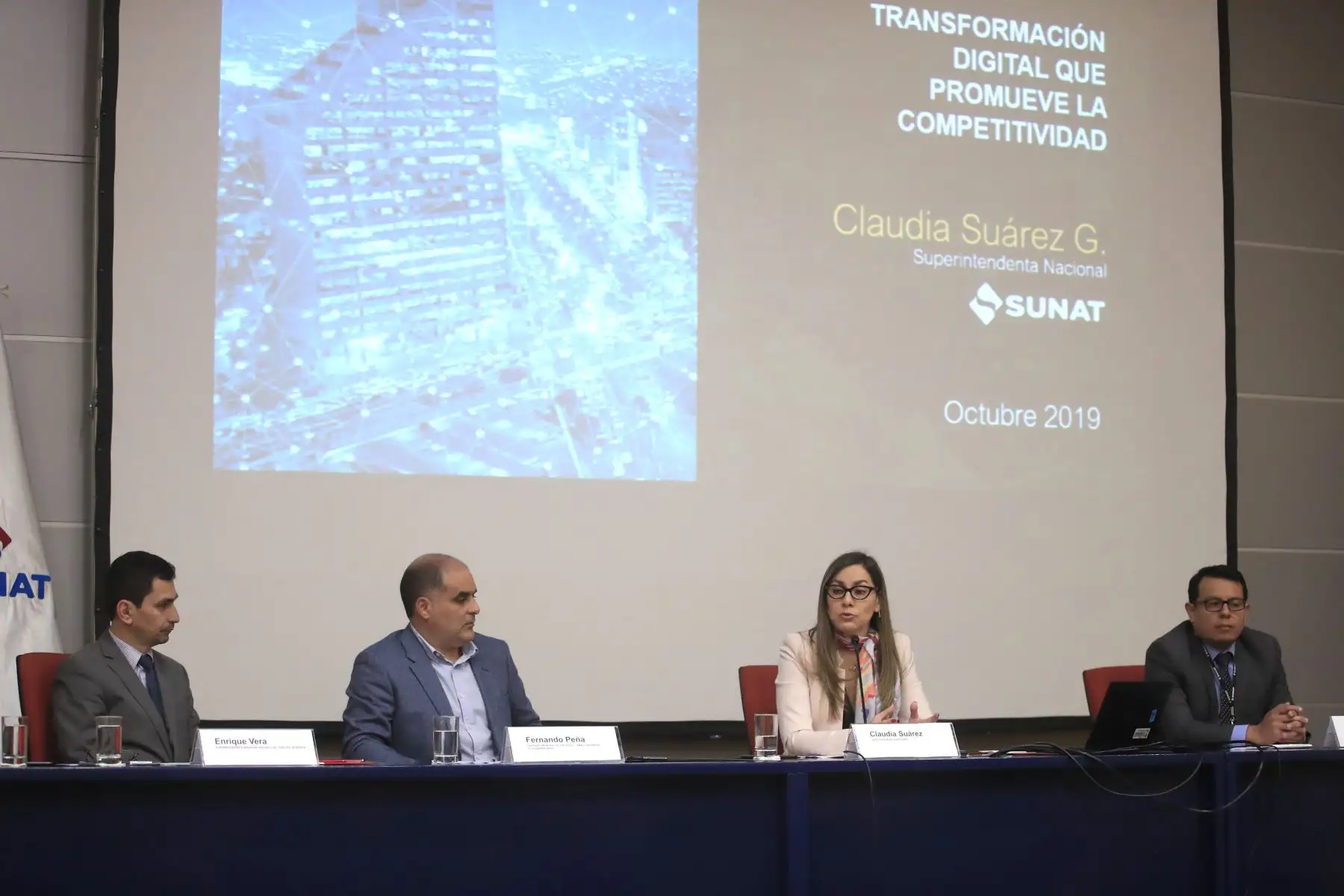 Presentación de Reportes Digitales por parte de SUNAT. De izquierda a derecha: Enrique Vera, superintendente nacional de tributos internos, Fernando Peña, gerente de créditos Scotiabank, Claudia Suárez, Superintendenta nacional y Palmer de la Cruz, intendente nacional de estrategias y riesgos.

Foto:ANDINA/ Juan Carlos Guzmán Negrini