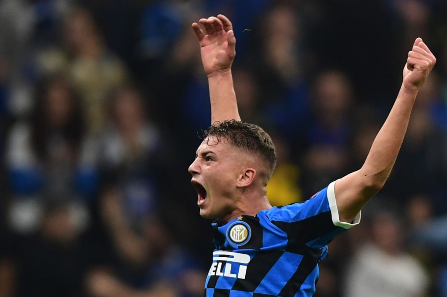 Sebastiano Esposito celebra el gol del triunfo del Inter ante el Dortmund