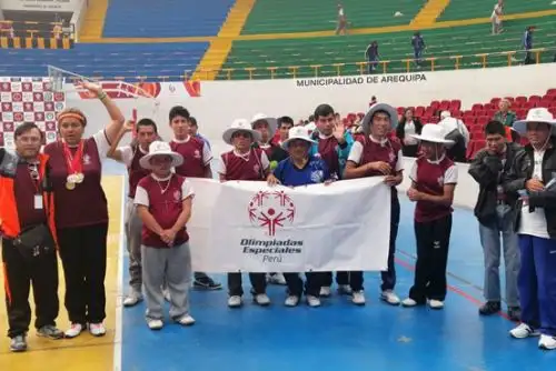 Residentes del CAR Sagrada Familia de Arequipa participan con éxito en el Campeonato de Atletismo 2019 para personas con discapacidad.