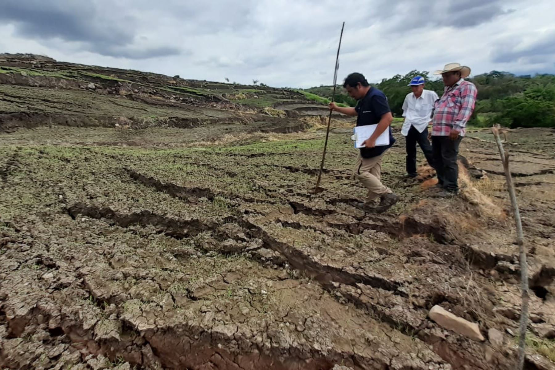 Una brigada de especialistas del Ingemmet, liderada por Cristhian Chiroque, hizo estudios de campo tras el deslizamiento en el distrito de Cajaruro, región Amazonas.