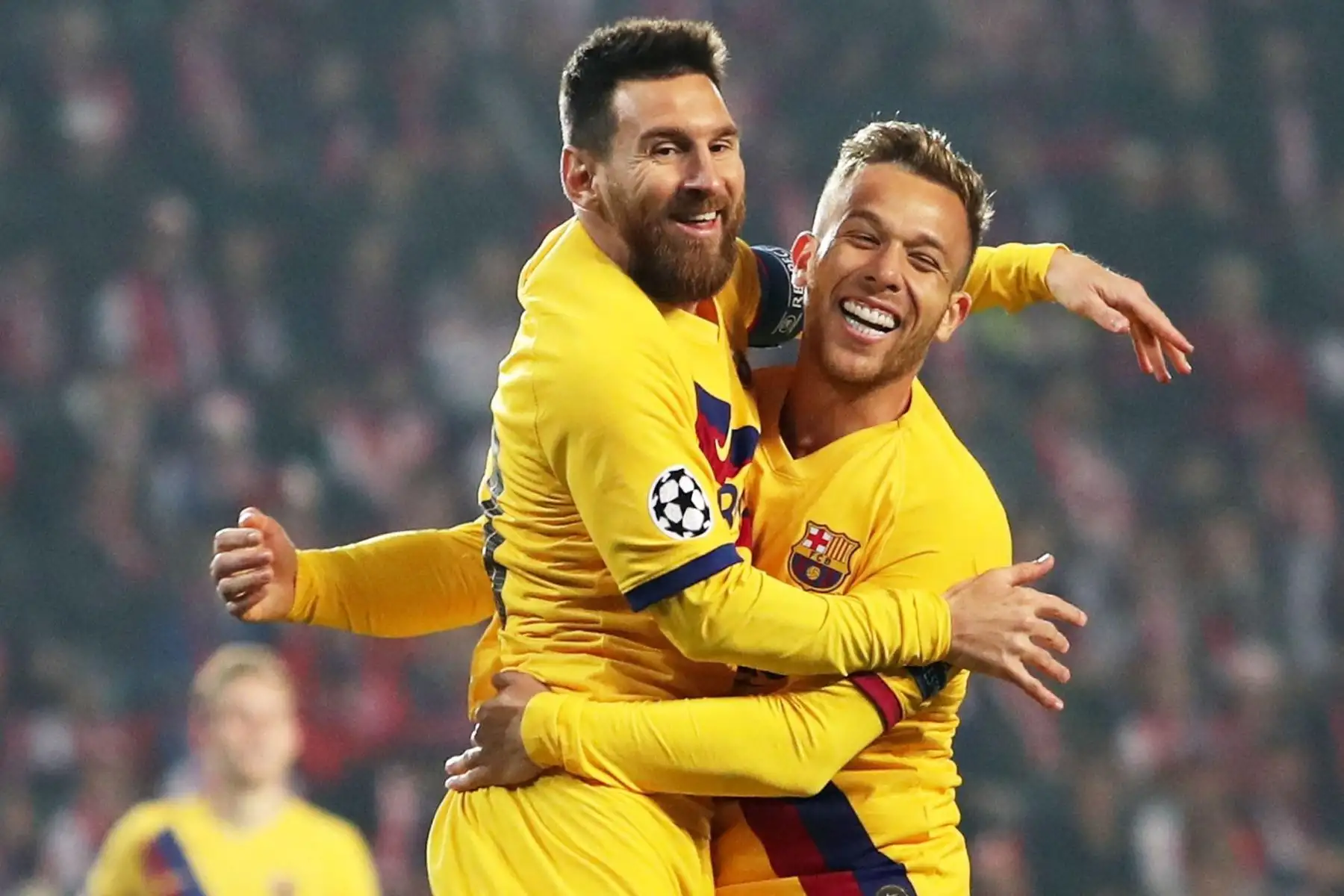 Lionel Messi de Barcelona celebra con sus compañeros después de marcar el gol de apertura durante el partido del Grupo F de la Liga de Campeones de la UEFA. Foto: AFP