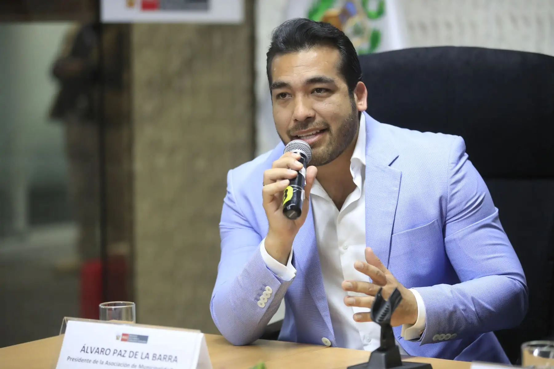 Presidente de la Asociación de Municipalidades del Perú, Álvaro Paz de la Barra durante la firma de un acta de compromiso para la implementación de la estrategia Ponte en #ModoNiñez con la ministra de la Mujer, Gloria Montenegro 

Foto: ANDINA / Juan Carlos Guzmán Negrini.