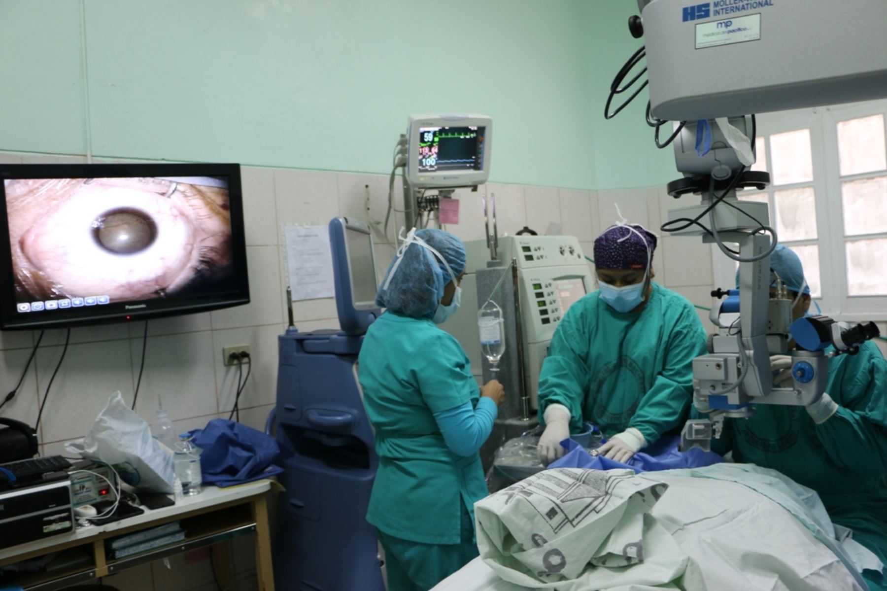 Hospital Loayza realiza por primera vez microcirugía ocular para tratar retina. Foto: ANDINA/Difusión.