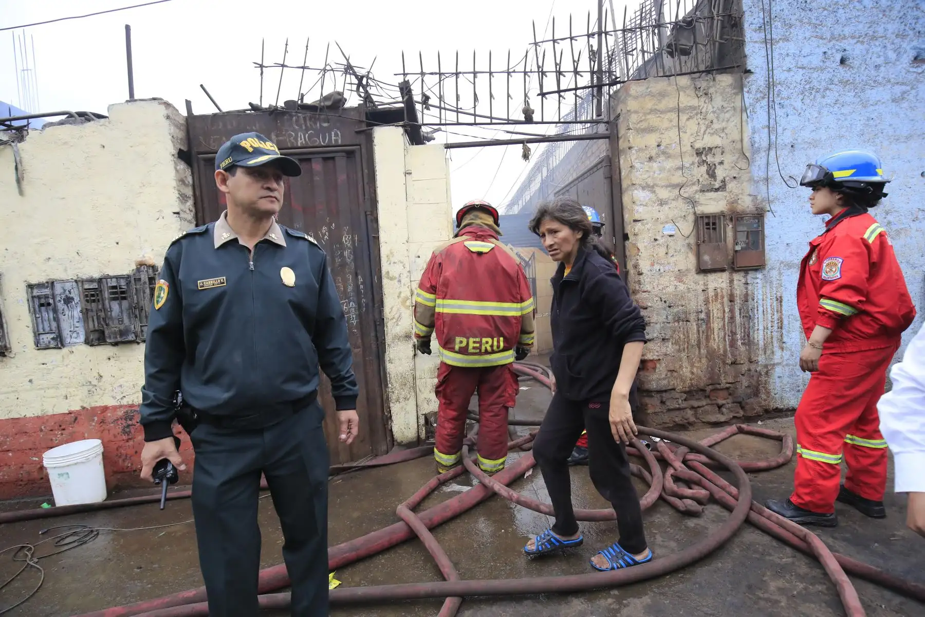 Incendio controlado por los bomberos en jirón Antonio Raymondi con Alto de la Alianza, La Victoria.     

Foto: ANDINA/Juan Carlos Guzmán Negrini.