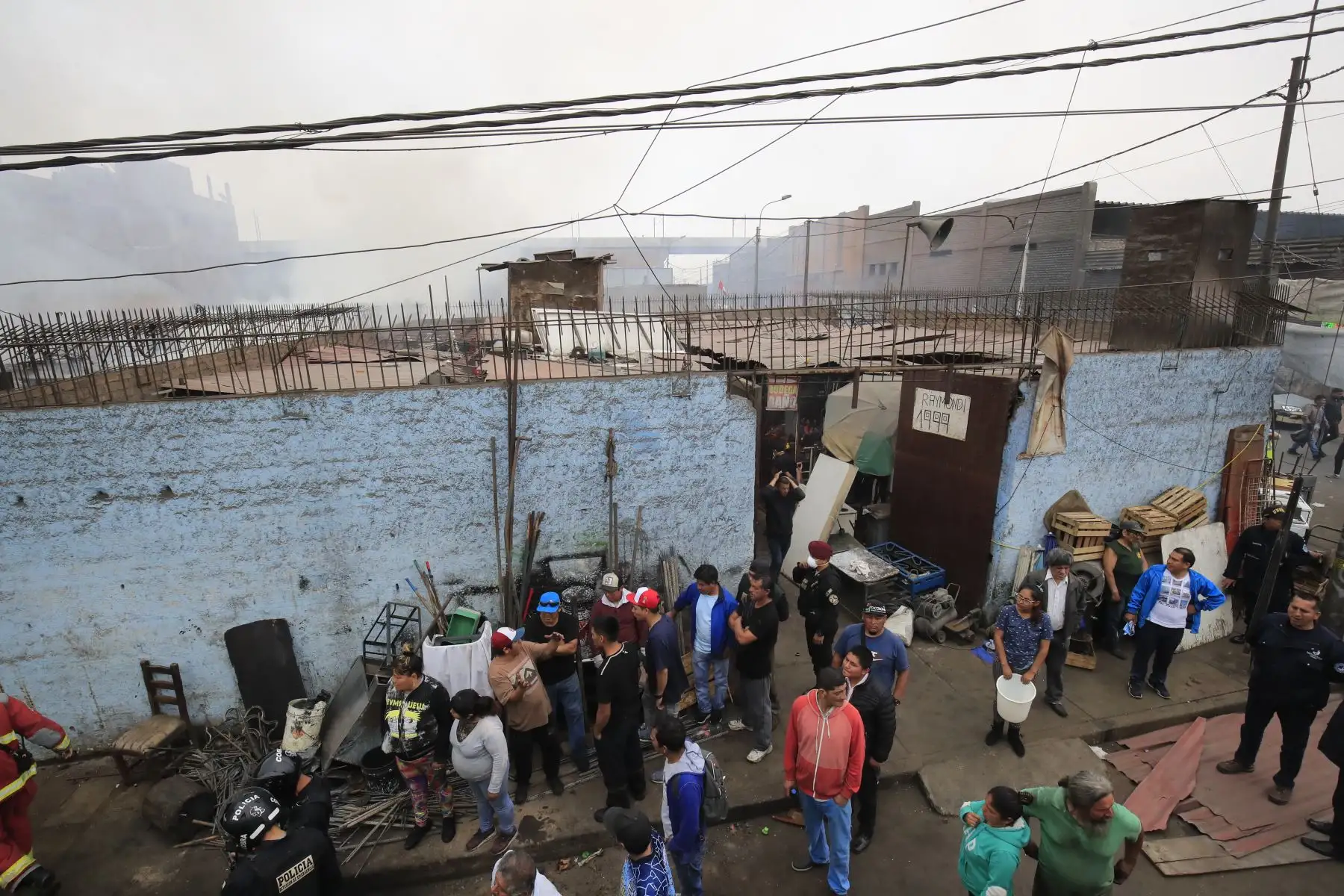 Incendio controlado por los bomberos en jirón Antonio Raymondi con Alto de la Alianza, La Victoria.     

Foto: ANDINA/Juan Carlos Guzmán Negrini.