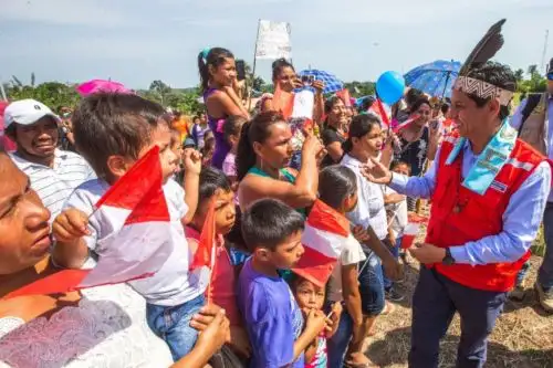 Ministro de Desarrollo e Inclusión Social, Jorge Meléndez, visitó la comunidad indígena 12 de Octubre, ubicada en el distrito de Tigre, provincia de Loreto, cercana a la frontera con Ecuador. Allí supervisó los servicios de la campaña productiva de la Plataforma Itinerante de Acción Social (PIAS) aérea.