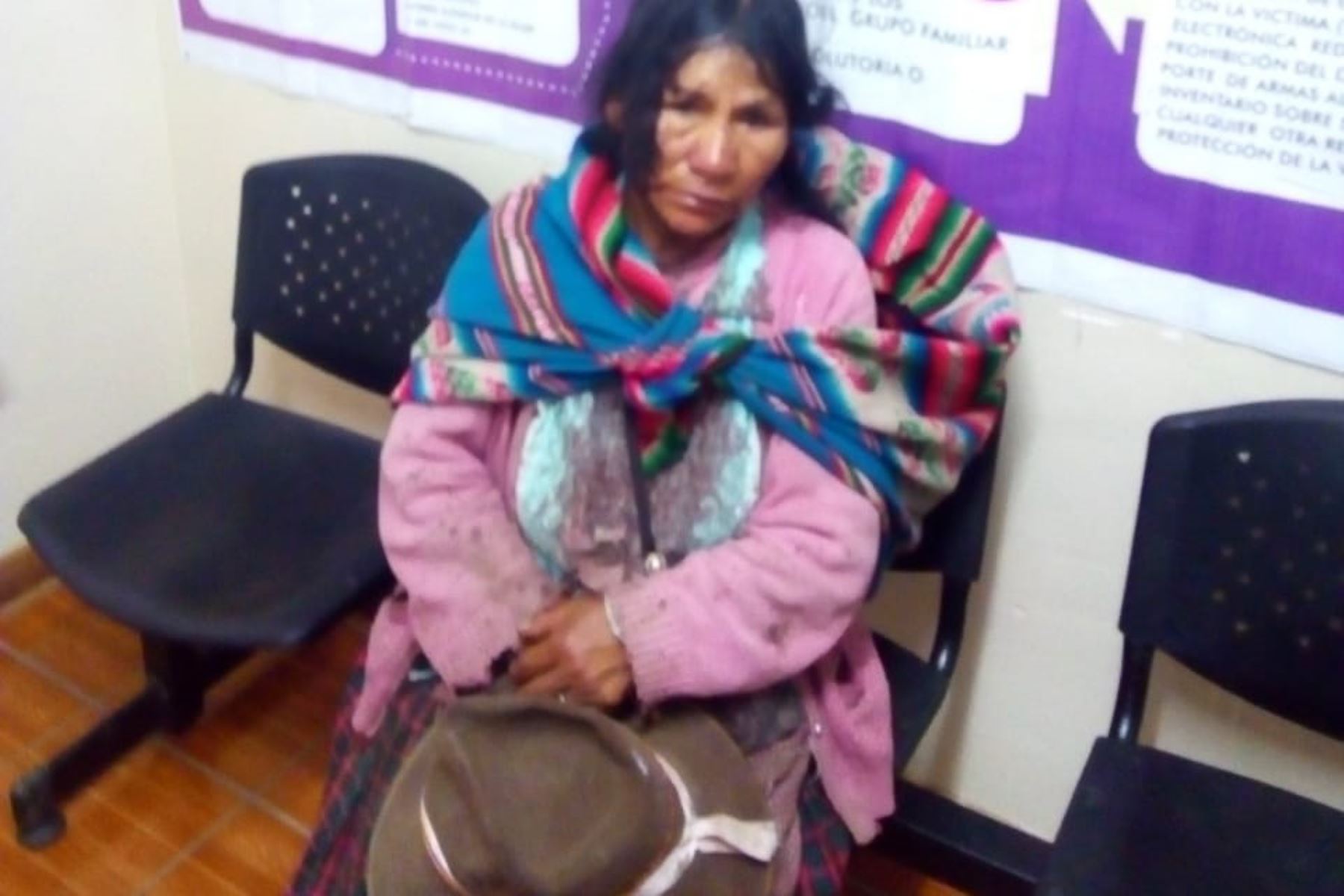 Luisa Curi Sapa (52), natural de Paruro (Cusco), caminó durante seis horas para denunciar la tentativa de feminicidio de la que fue víctima.