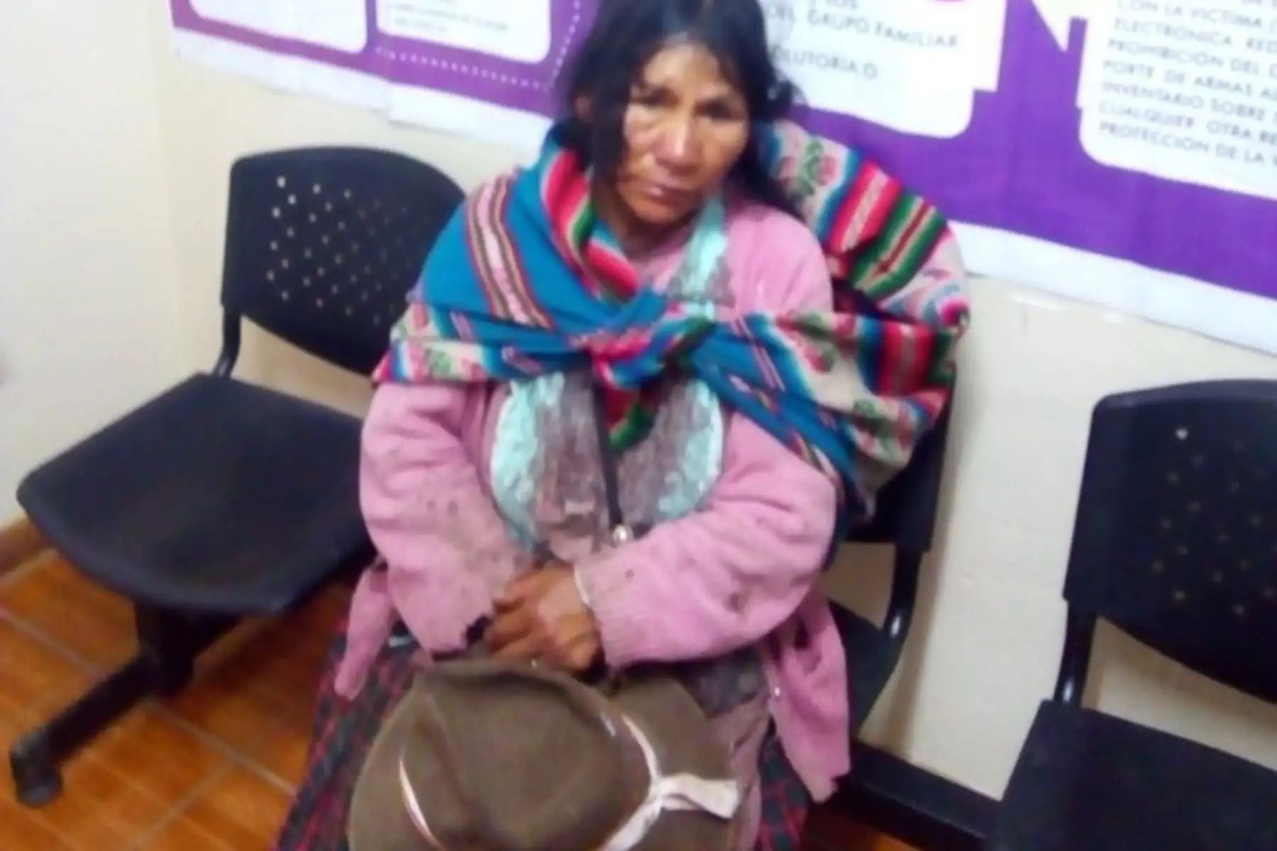 Luisa Curi Sapa (52), natural de Paruro (Cusco), caminó durante seis horas para denunciar la tentativa de feminicidio de la que fue víctima.