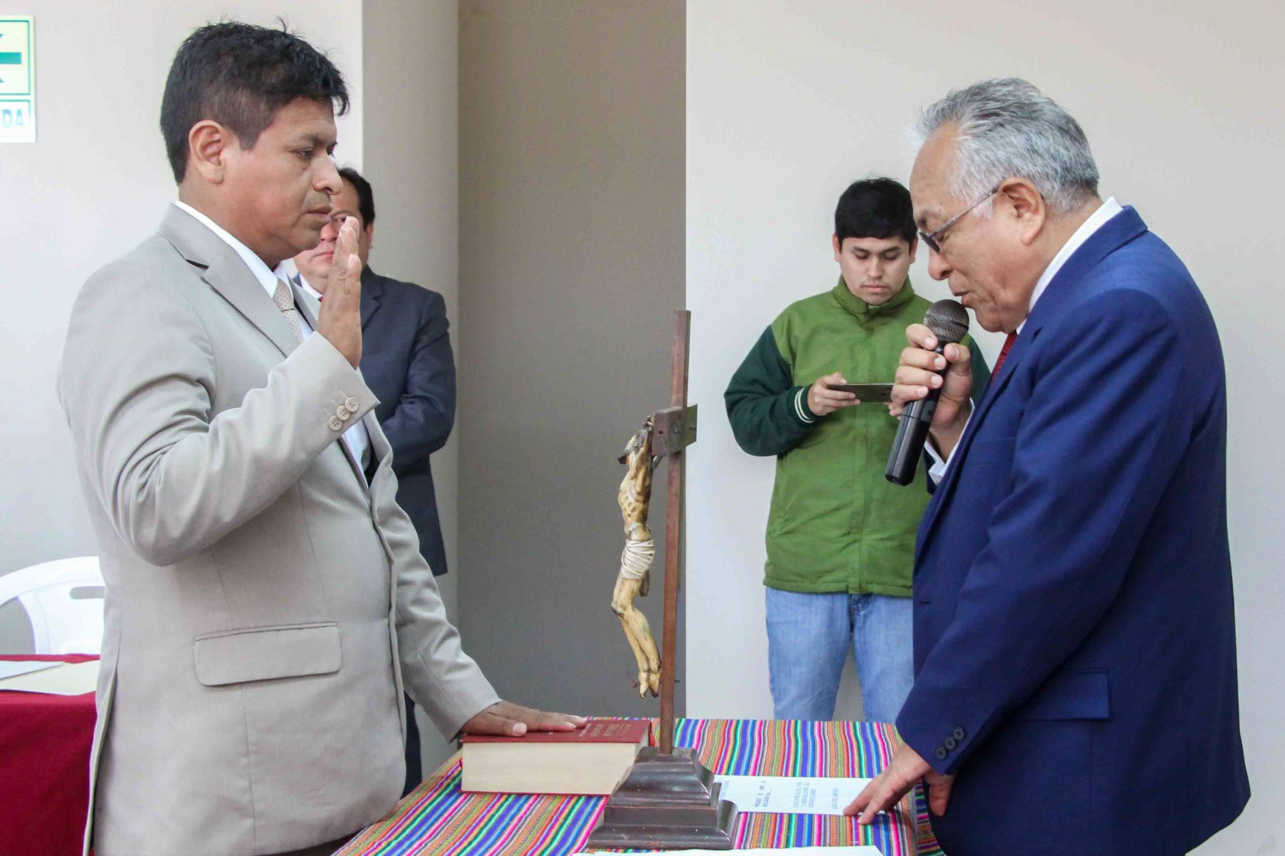 El gobernador regional de Lima, Ricardo Chavarría Oria, tomó juramento a los integrantes del Consejo Regional de Seguridad Vial de Lima.