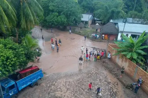 La intensa lluvia afectó diversos tramos de vías carrozables en San Martín.