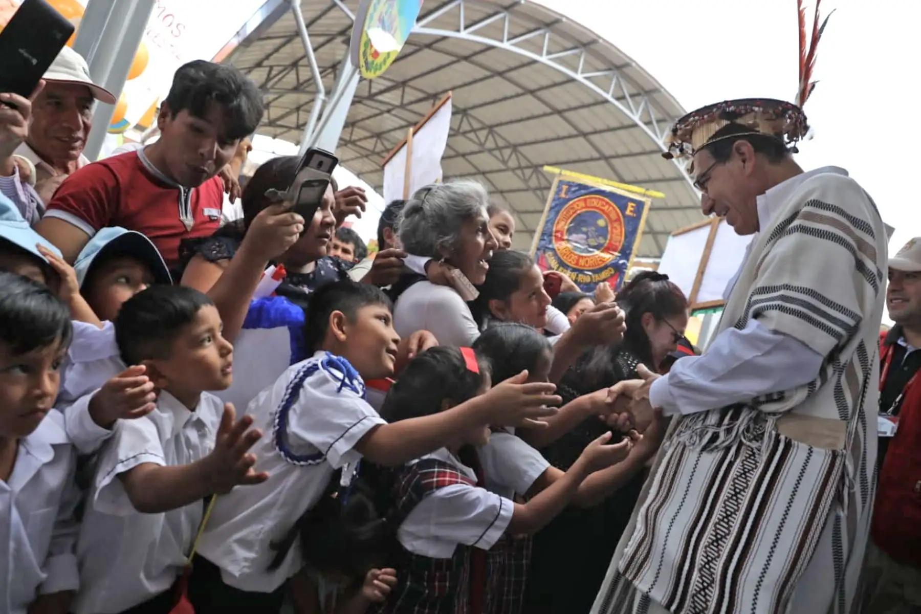 El presidente de la República, Martín Vizcarra, inaugura la Institución Educativa Inicial Nº 686 de la Comunidad Cana Edén, distrito de Río Tambo, provincia de Satipo. Foto. ANDINA/ Prensa Presidencia