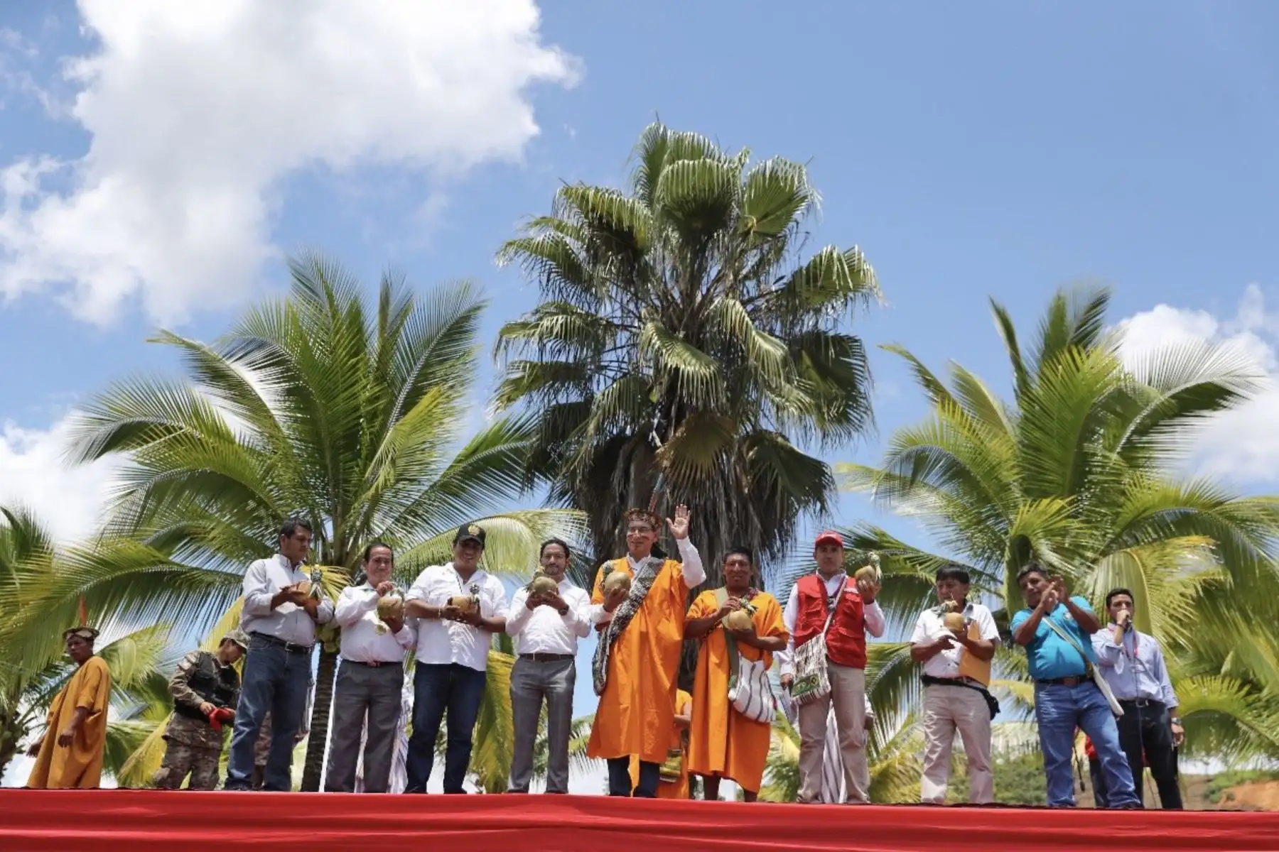 El presidente de la República, Martín Vizcarra, entrega la carretera Mazamari – Pangoa – Cubantía, una importante vía que mejorará la transitabilidad y distribución de productos de la zona en beneficio de nuestros ciudadanos. Foto: ANDINA/ Prensa Presidencia