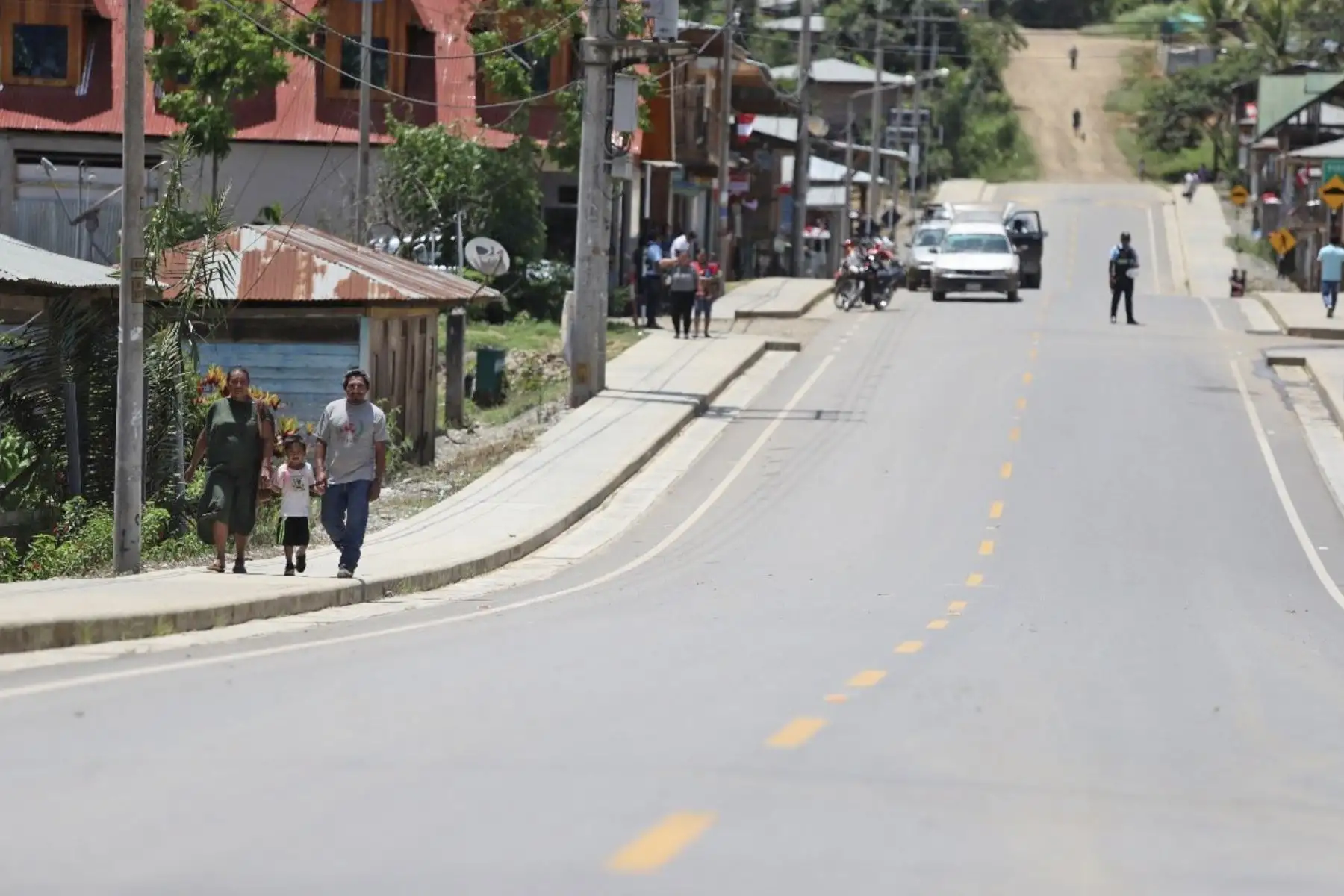 El presidente de la República, Martín Vizcarra, entrega la carretera Mazamari – Pangoa – Cubantía, una importante vía que mejorará la transitabilidad y distribución de productos de la zona en beneficio de nuestros ciudadanos. Foto: ANDINA/ Prensa Presidencia