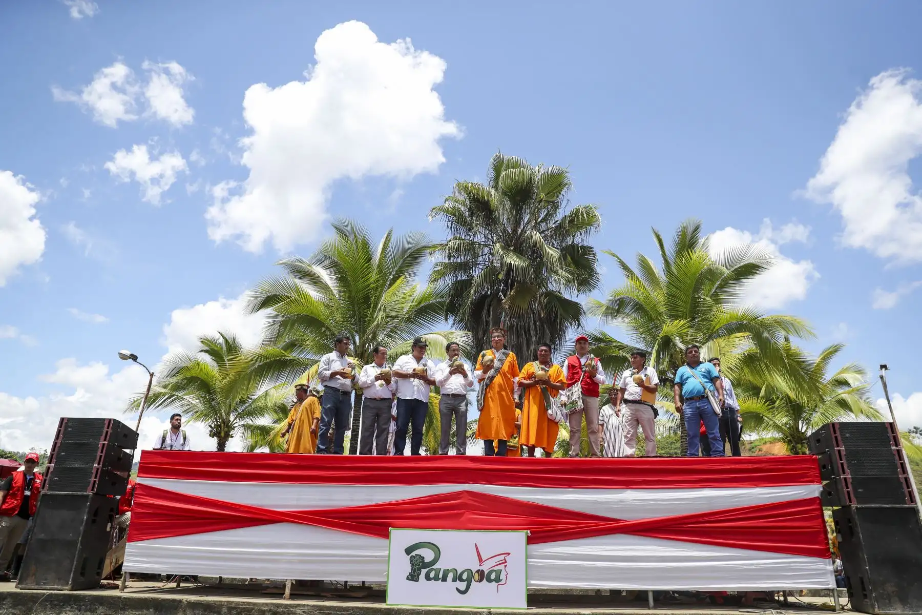 El presidente de la República, Martín Vizcarra, entrega la carretera Mazamari – Pangoa – Cubantía, una importante vía que mejorará la transitabilidad y distribución de productos de la zona en beneficio de nuestros ciudadanos. Foto: ANDINA/ Prensa Presidencia