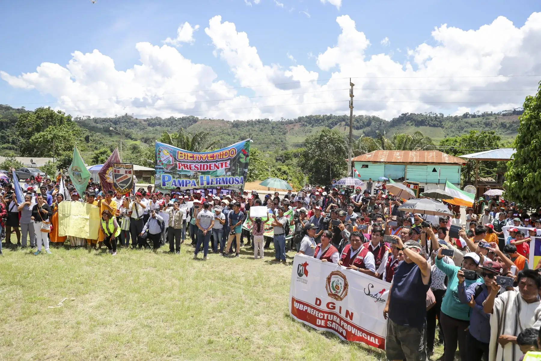 El presidente de la República, Martín Vizcarra, entrega la carretera Mazamari – Pangoa – Cubantía, una importante vía que mejorará la transitabilidad y distribución de productos de la zona en beneficio de nuestros ciudadanos. Foto: ANDINA/ Prensa Presidencia
