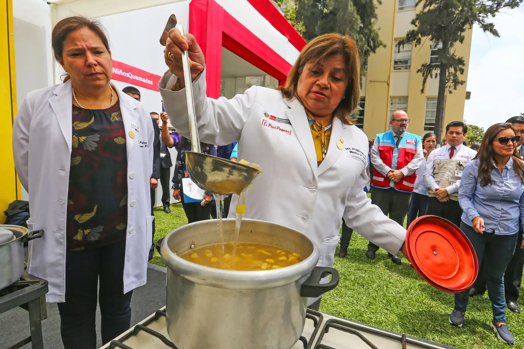 La ministra de Salud, Zulema Tomás, acompañada de la Primera Dama de la Nación, Maribel Díaz, presenta la campaña “No más niños quemados” que busca promover la prevención de quemaduras en los niños debido a que la mayoría de los accidentes ocurren dentro del hogar y ponen en riesgo la vida de los más pequeños de casa. Foto: ANDINA/ Héctor Vinces