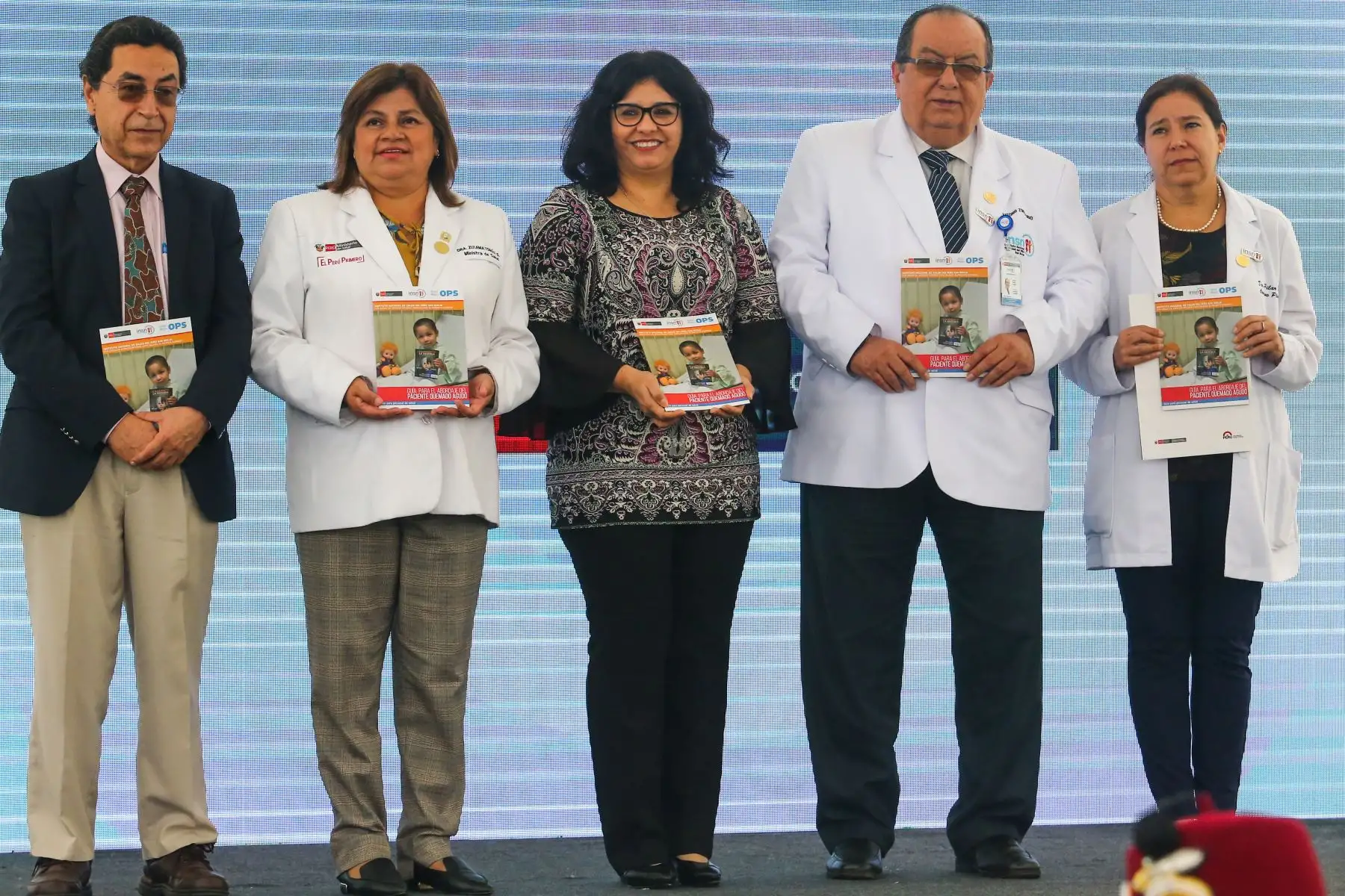 La ministra de Salud, Zulema Tomás, acompañada de la Primera Dama de la Nación, Maribel Díaz, presenta la campaña “No más niños quemados” que busca promover la prevención de quemaduras en los niños debido a que la mayoría de los accidentes ocurren dentro del hogar y ponen en riesgo la vida de los más pequeños de casa. Foto: ANDINA/ Héctor Vinces