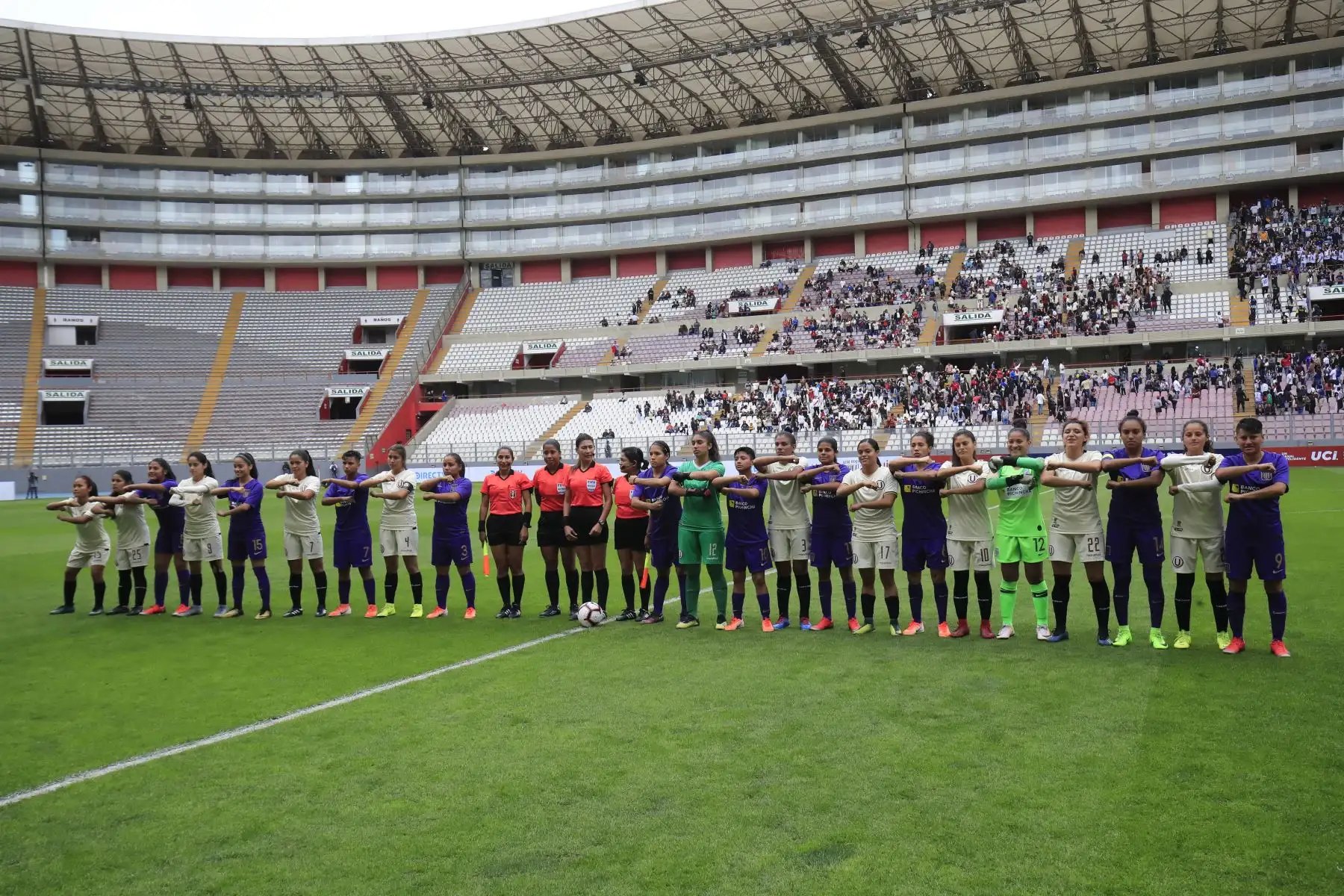 Clásico del fútbol femenino.

Foto:ANDINA / Juan Carlos Guzmán Negrini.
