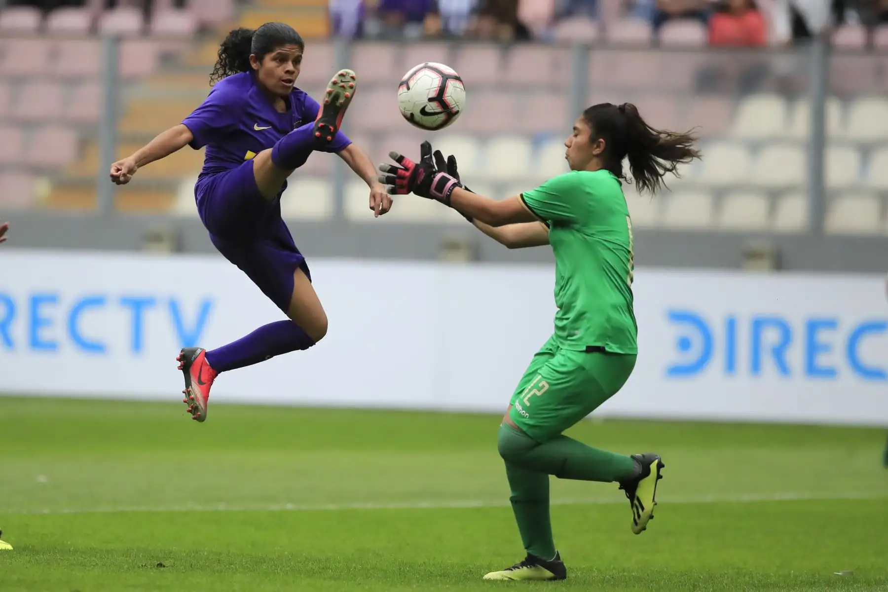 Universitario de Deportes derrotó por 2 goles a 1 al Alianza Lima en una edición más del clásico del fútbol femenino jugado en el Estadio Nacional.

Foto:ANDINA / Juan Carlos Guzmán Negrini.
