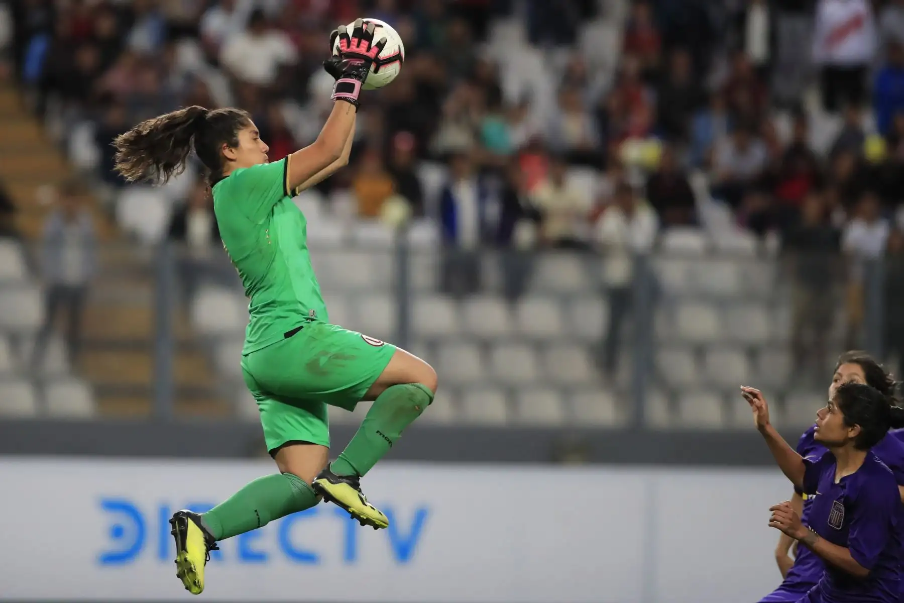 Universitario de Deportes derrotó por 2 goles a 1 al Alianza Lima en una edición más del clásico del fútbol femenino jugado en el Estadio Nacional.

Foto:ANDINA / Juan Carlos Guzmán Negrini.