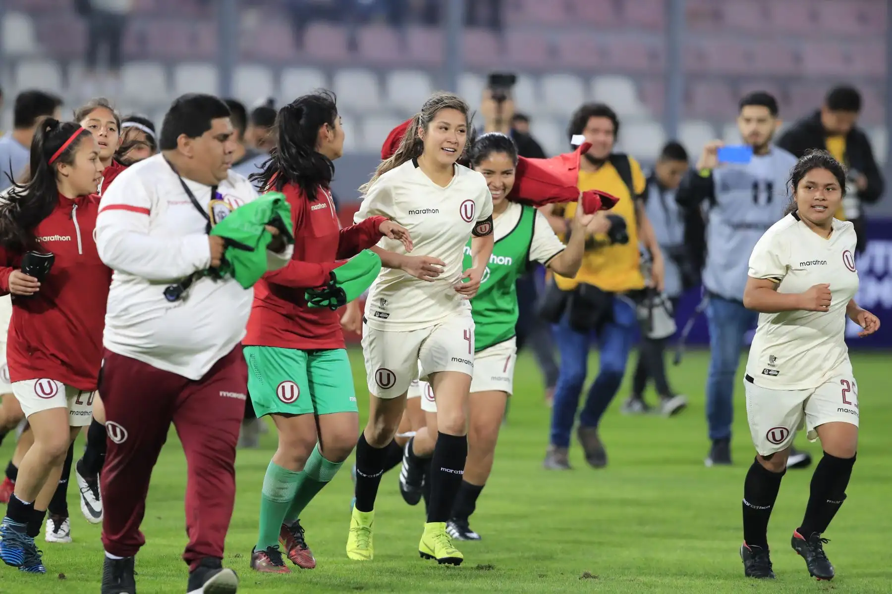 Universitario de Deportes derrotó por 2 goles a 1 al Alianza Lima en una edición más del clásico del fútbol femenino jugado en el Estadio Nacional.

Foto:ANDINA / Juan Carlos Guzmán Negrini.