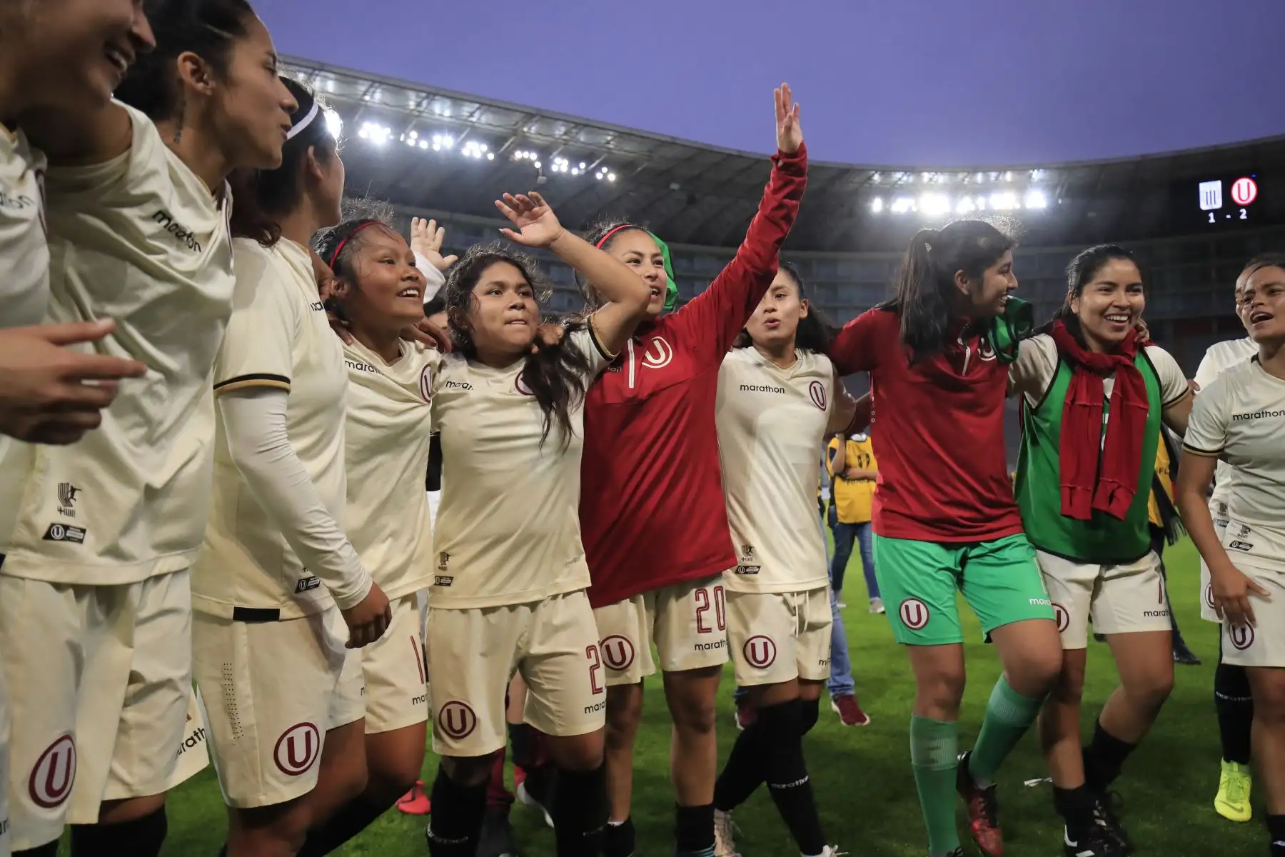 Universitario de Deportes derrotó por 2 goles a 1 al Alianza Lima en una edición más del clásico del fútbol femenino jugado en el Estadio Nacional.

Foto:ANDINA / Juan Carlos Guzmán Negrini.