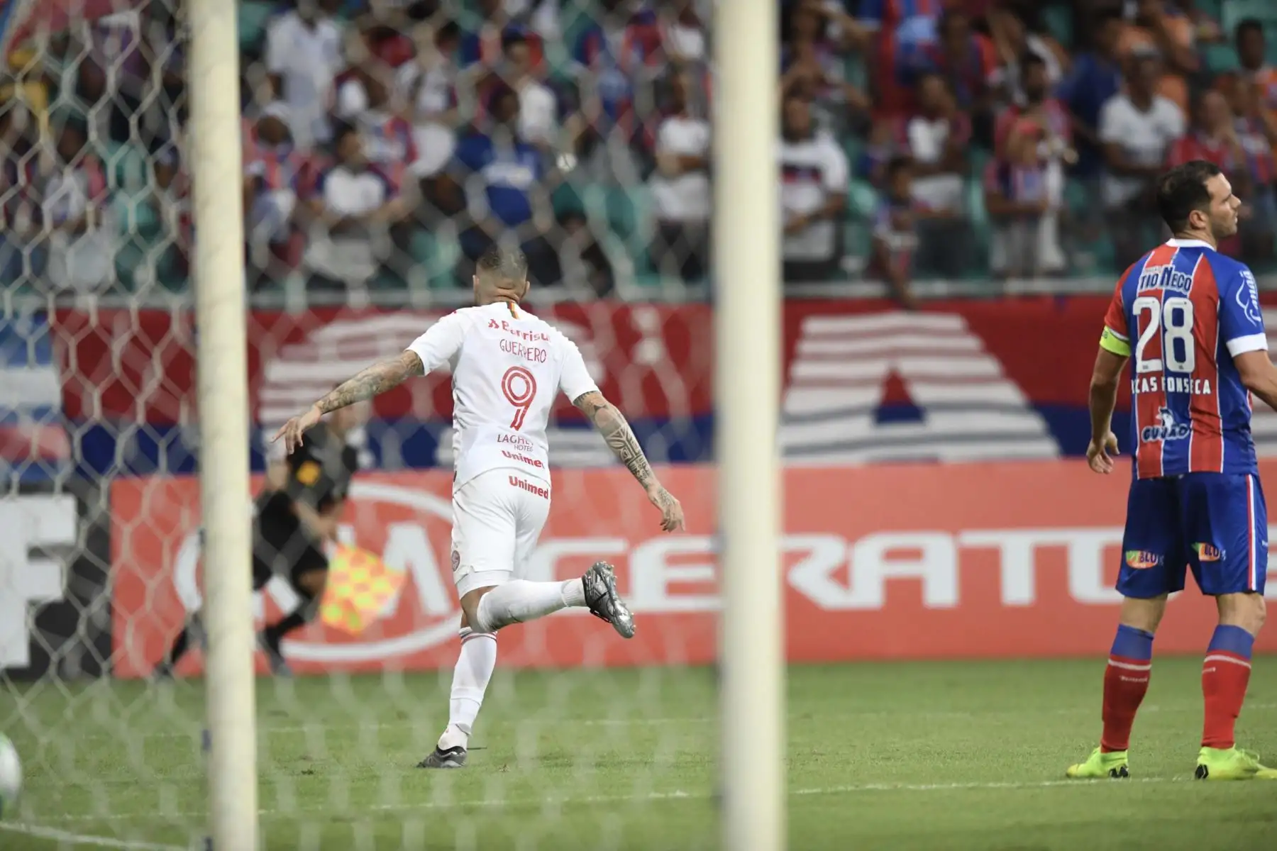 El delantero peruano Paolo Guerrero volvió a anotar en un torneo oficial y logró con ello cortar una racha de nueve partidos sin anotar. El ariete marcó dos goles en el encuentro de Internacional de Porto Alegre y Bahía por el Brasileirao. Foto:Twiter SC Internacional