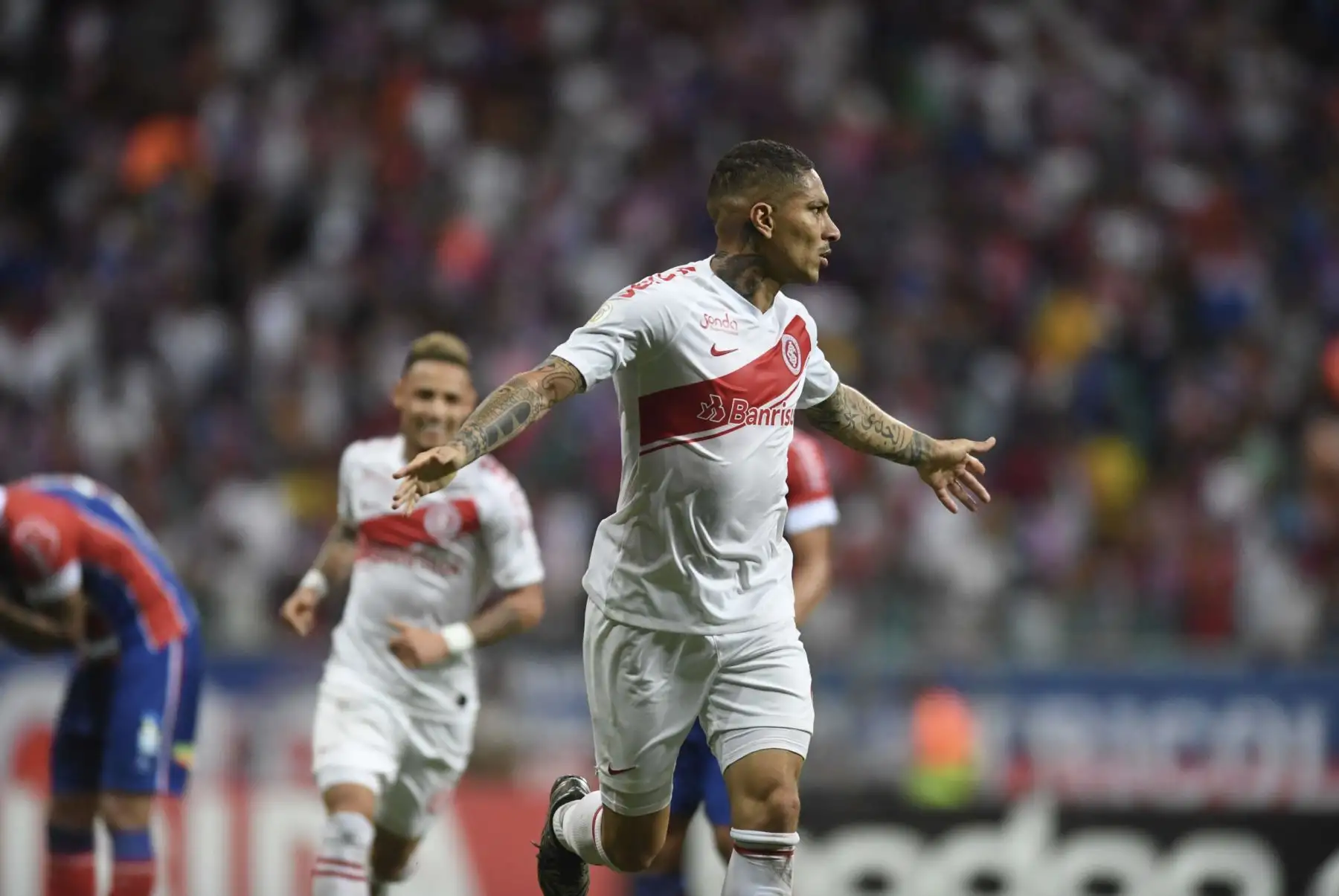 El delantero peruano Paolo Guerrero volvió a anotar en un torneo oficial y logró con ello cortar una racha de nueve partidos sin anotar. El ariete marcó dos goles en el encuentro de Internacional de Porto Alegre y Bahía por el Brasileirao. Foto:Twiter SC Internacional