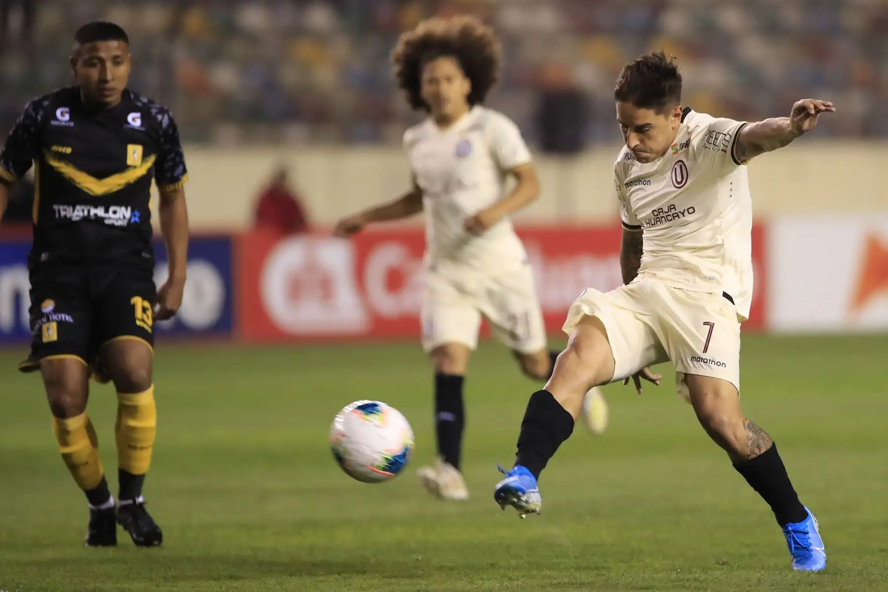Universitario de Deportes se enfrenta al Deportivo Cantolao.

Foto: ANDINA/Juan Carlos Guzmán Negrini