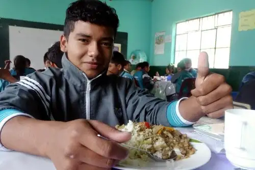 El programa Qali Warma atiende a 22,888 estudiantes de secundaria tutorial, residencial y en alternancia de 186 instituciones educativas públicas.