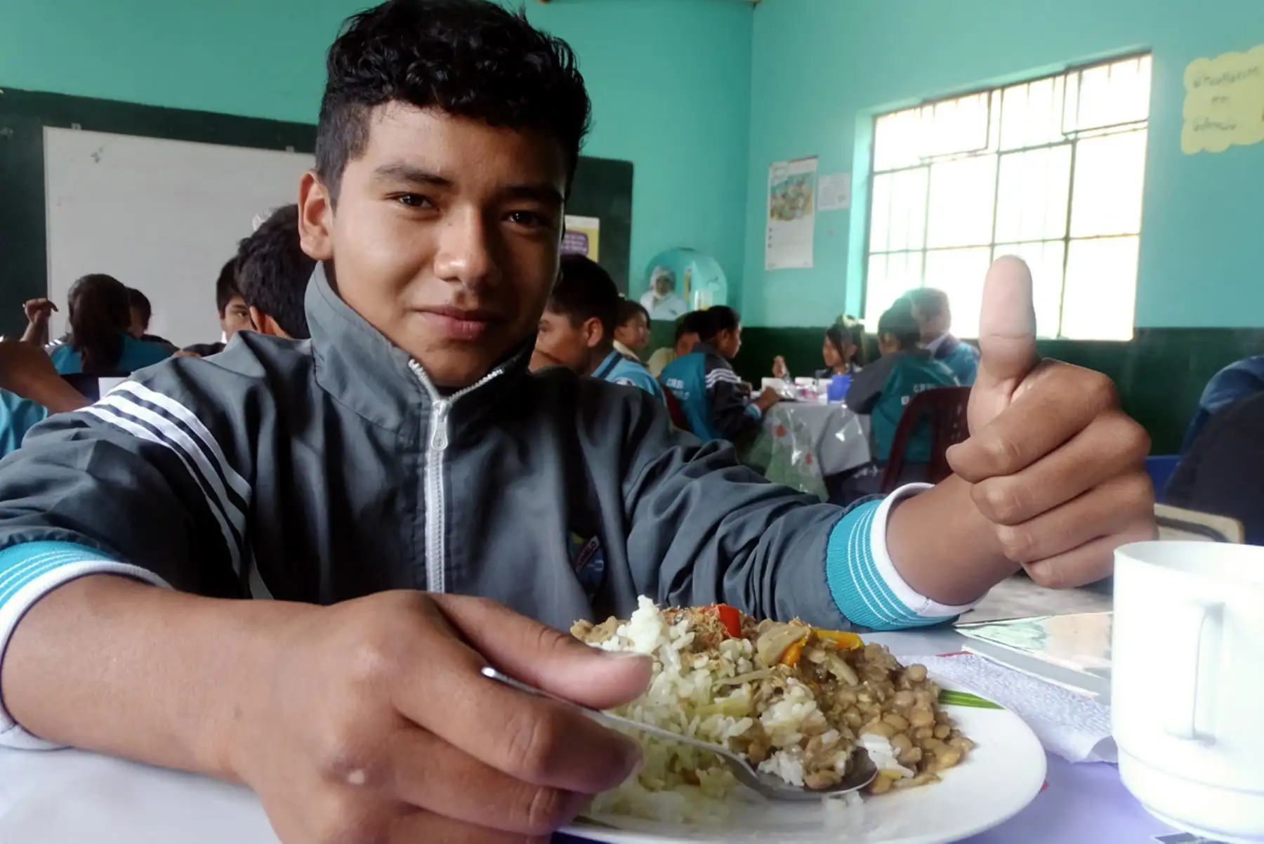 El programa Qali Warma atiende a 22,888 estudiantes de secundaria tutorial, residencial y en alternancia de 186 instituciones educativas públicas.