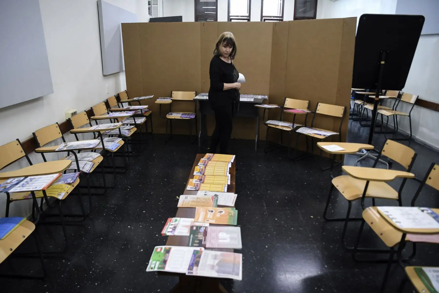 Más de 2,6 millones de uruguayos votan desde tempranas horas de hoy domingo para elegir al presidente que sucederá a Tabaré Vázquez. Foto: AFP