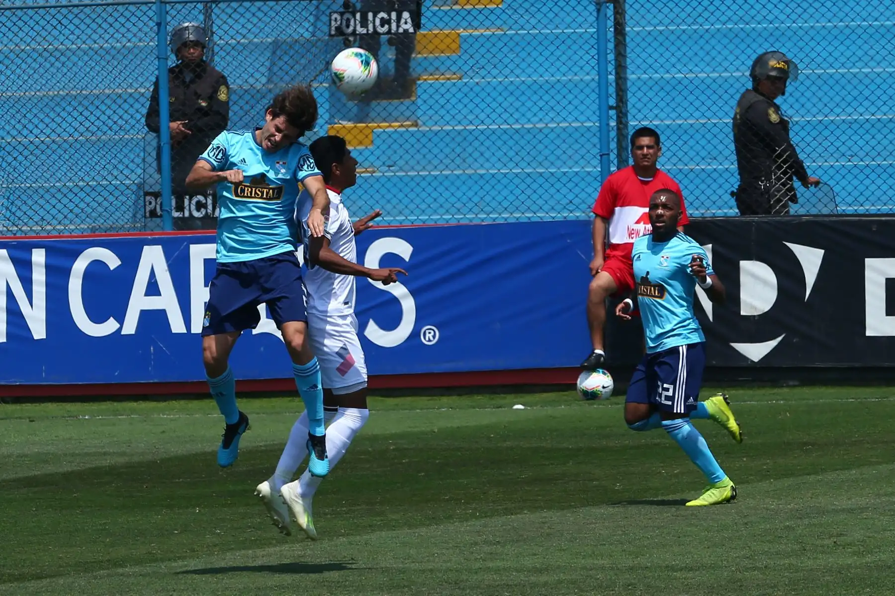 Cristal enfrenta a la Universidad San Martín por el Torneo Clausura.  Foto: ANDINA/Melina Mejía