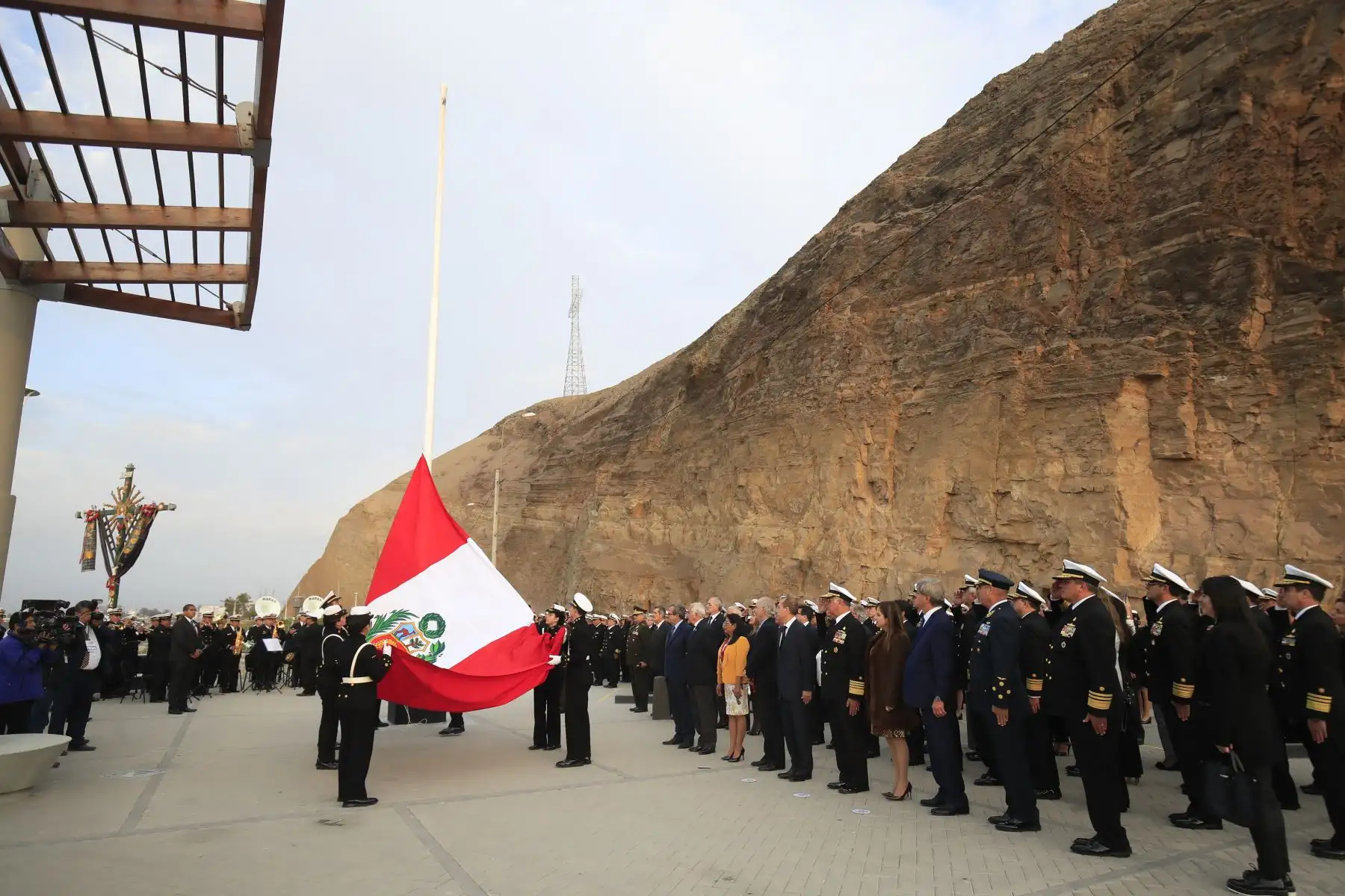 El ministro de Defensa Walter Martos inauguró el mirador “Gran Bahía de Lima” en Chorrillos.    


Foto: Andina/Juan Carlos Guzmán Negrini