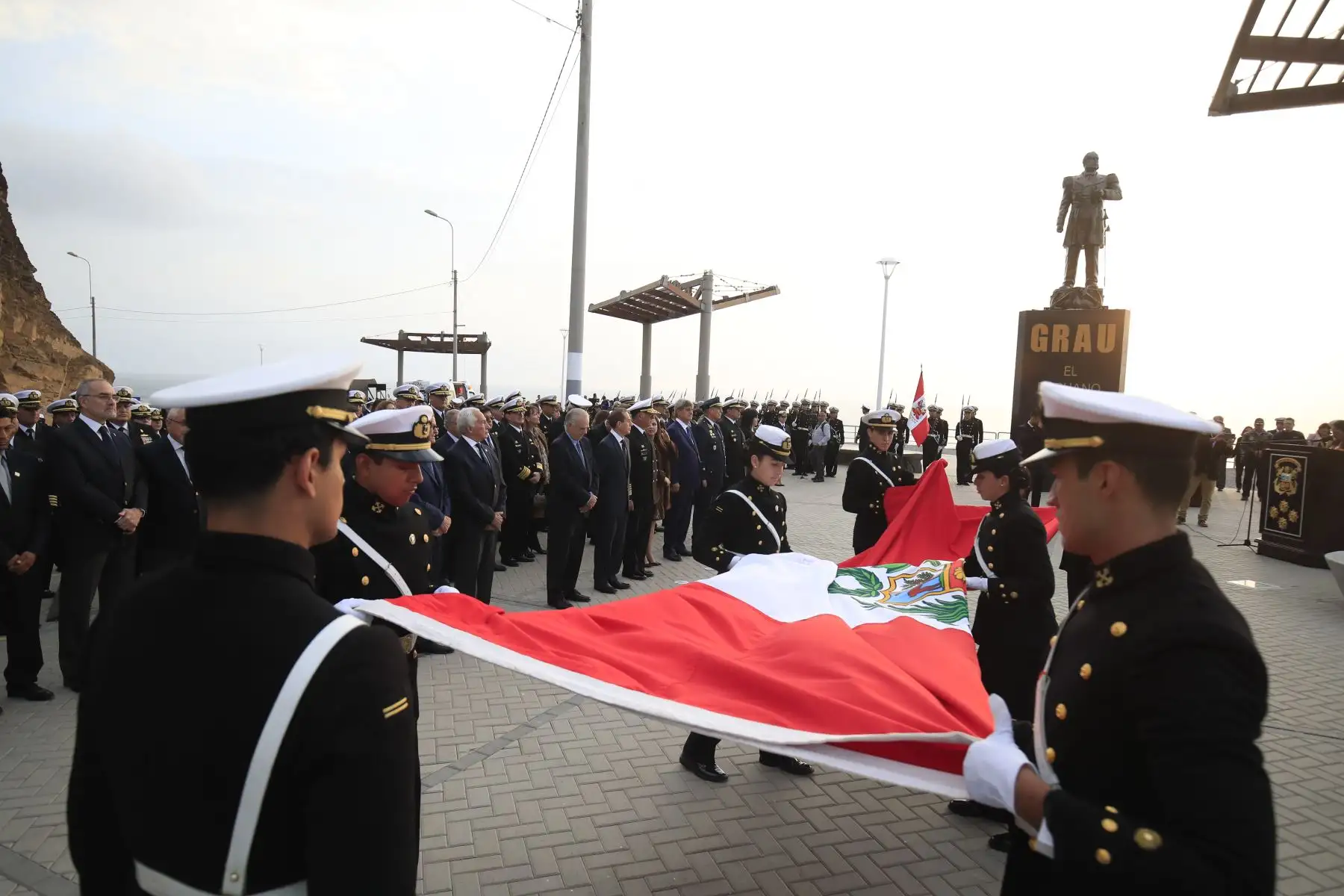 El ministro de Defensa Walter Martos inauguró el mirador “Gran Bahía de Lima” en Chorrillos.    


Foto: Andina/Juan Carlos Guzmán Negrini