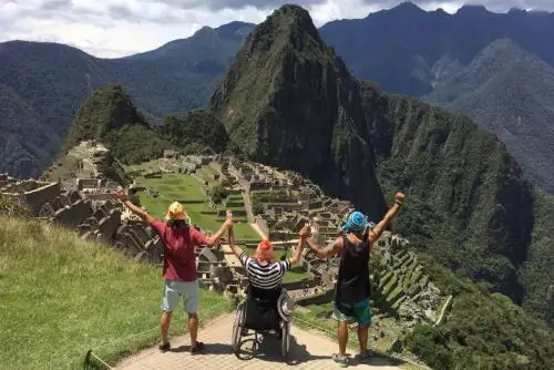 Australiano con discapacidad Philip Stephens cumplió su sueño de conocer Machu Picchu gracias a sus amigos argentinos Emiliano Bisson y Marcos Peluffo. Foto: Instagram/Phillip Stephens