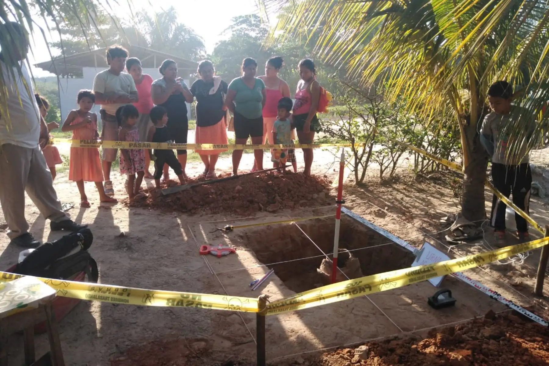 Dirección de Cultura de Ucayali confirmó que pobladores de la comunidad 7 de junio, en Ucayali, hallaron una vasija que tendría más de 2,000 años de antigüedad. Foto: Cortesía/Rixer Grandez