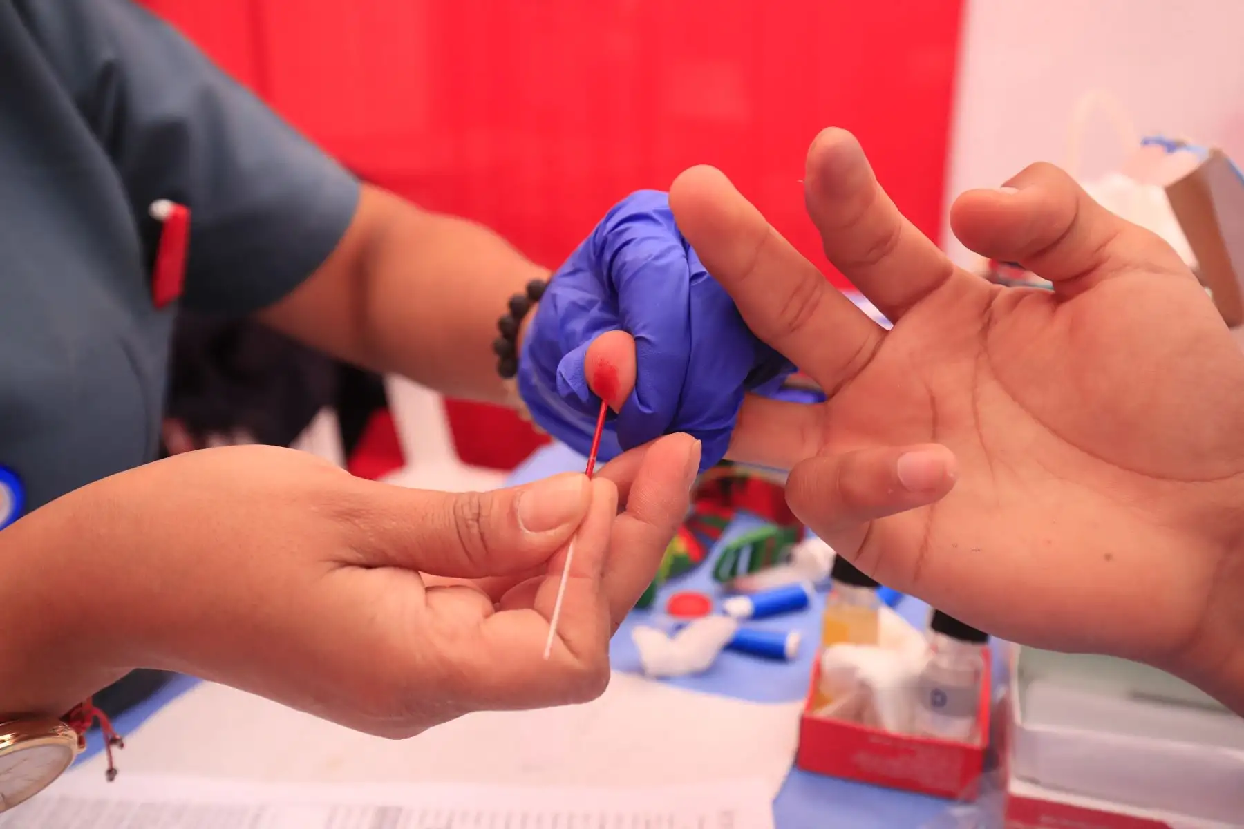 El Instituto Nacional del Niño - San Borja realizó una campaña de donación voluntaria de sangre y plaquetas para recolectar dichos componentes para los pequeños pacientes que lo requieren.

Foto: Andina/Juan Carlos Guzmán Negrini