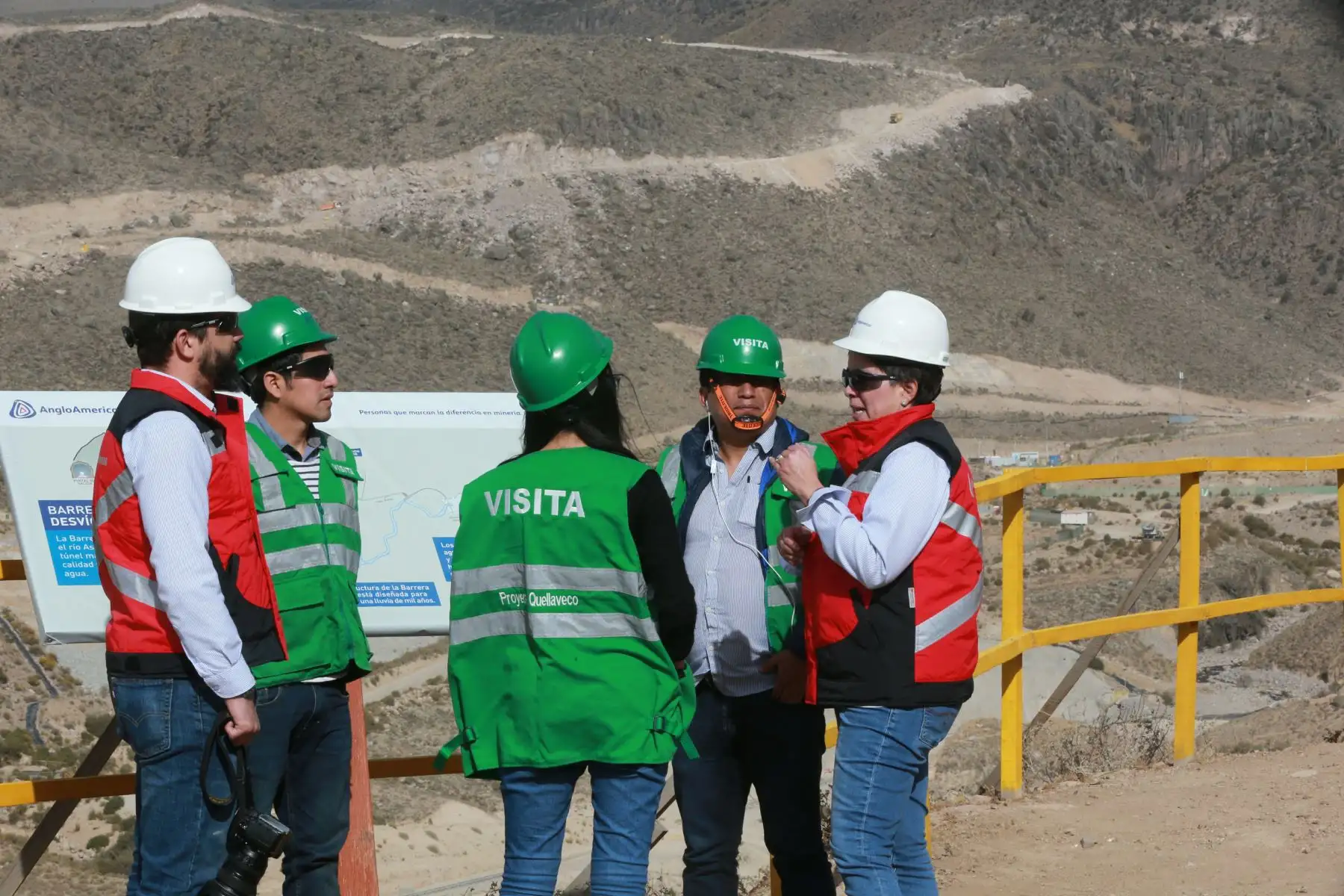 Claudia Vivanco ejecutiva de Anglo American da a conocer  que el Proyeucto Quellaveco tiene el 30 % de avance de su construccion ejecutandose mas de 1,300 millones 
de dólares . Así lo dijo hoy la empresa Anglo American. Foto: ANDINA/Jhony Laurente Claudia Vivanco ejecutiva de Anglo American da a conocer  que el Proyeucto Quellaveco tiene el 30 % de avance de su construccion ejecutandose mas de 1,300 millones 
de dólares . Así lo dijo hoy la empresa Anglo American. Foto: ANDINA/Jhony Laurente