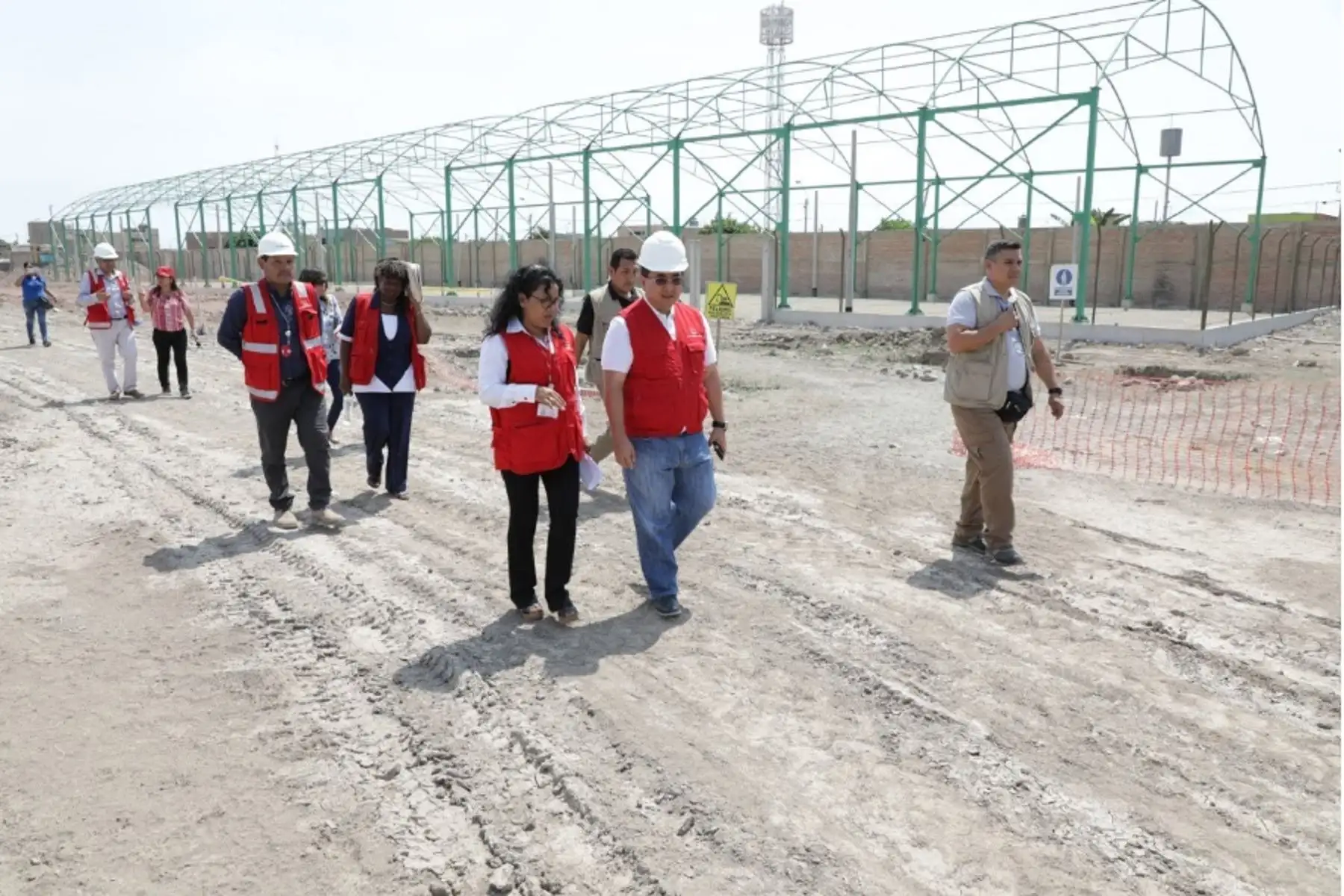 Contraloría destaca alcances de DU que reactiva obras paralizadas