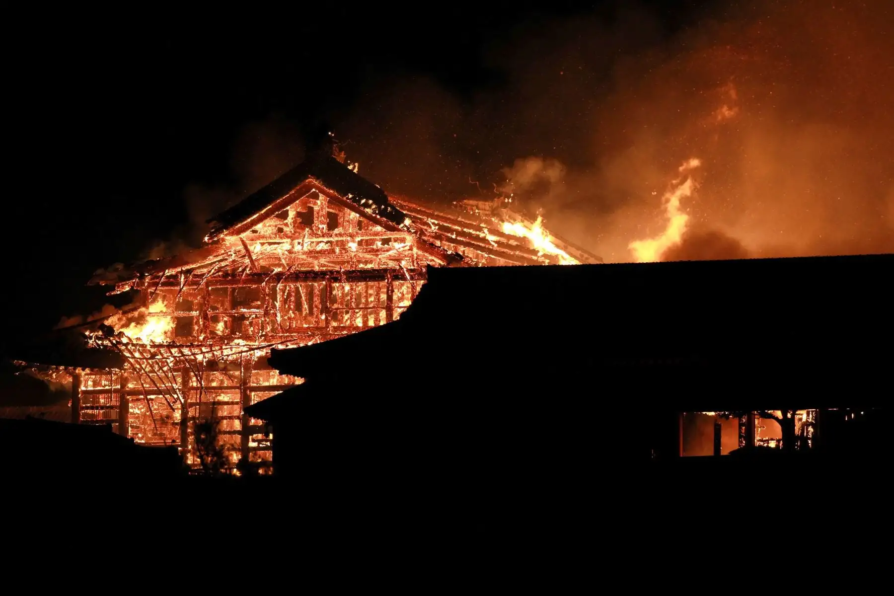 El castillo de Shuri, ubicado en el archipiélago de Okinawa, en Japón, fue destruído por el fuego. En el año 2000 fue declarado Patrimonio de la Huminidad y está protegido por la Unesco. Foto: EFE