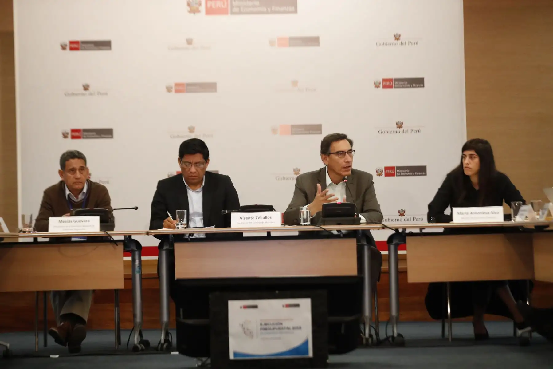 Presidente de la República Martín Vizcarra, durante la reunión de revisión de metas ejecución presupuestal 2019 de Gobiernos Regionales. Foto: ANDINA/ Carlos Lezama