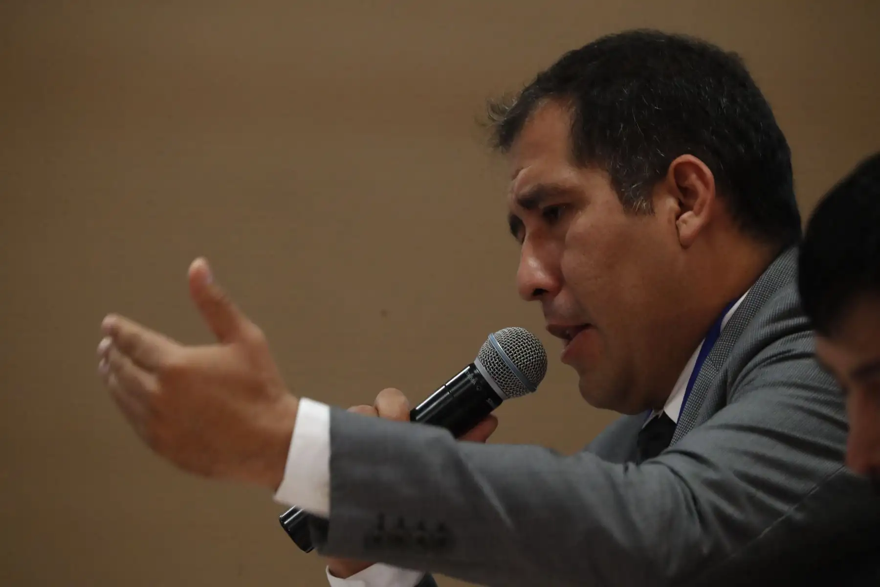 Exposición a cargo de Carlos Morillo, Gobernador Regional de Ancash. Foto: ANDINA/Carlos Lezama