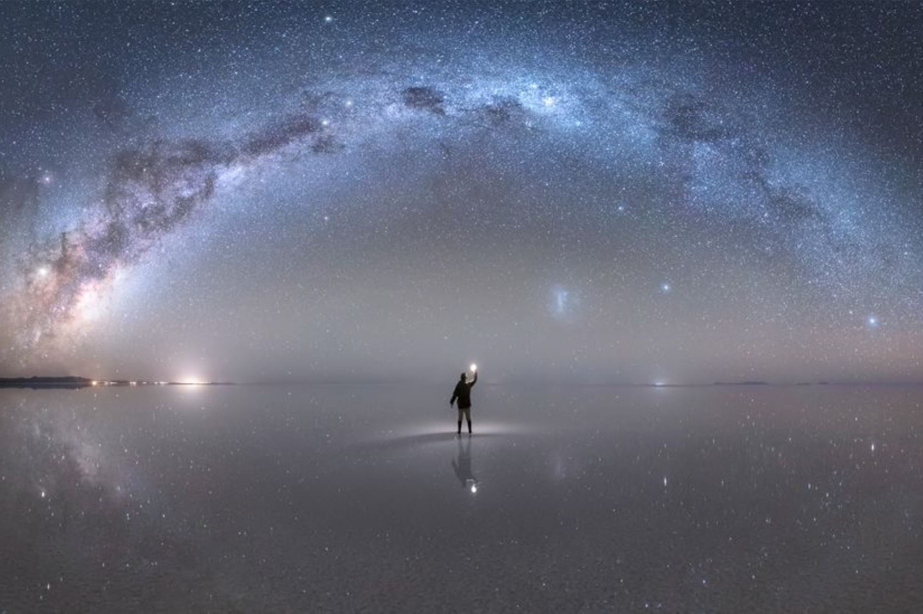 BBC Mundo resalta la historia de la espectacular imagen de la Vía Láctea tomada por fotógrafo peruano Jheison Huerta en el salar de Uyuni y que fue premiada por la NASA. Foto: Jheison Huerta