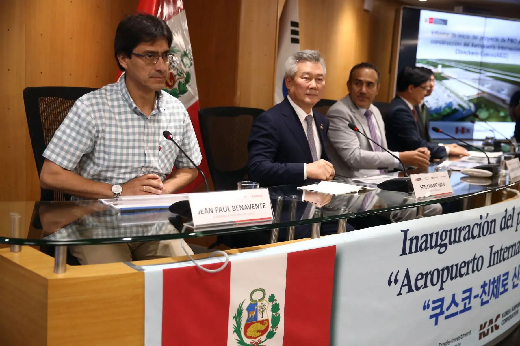 Jean Paul Benavente,Gobernador del Cusco Informa del inicio del proyecto de PMO para la construcción del Aeropuerto Internacional de Chinchero- Cusco. Foto: ANDINA/Vidal Tarqui